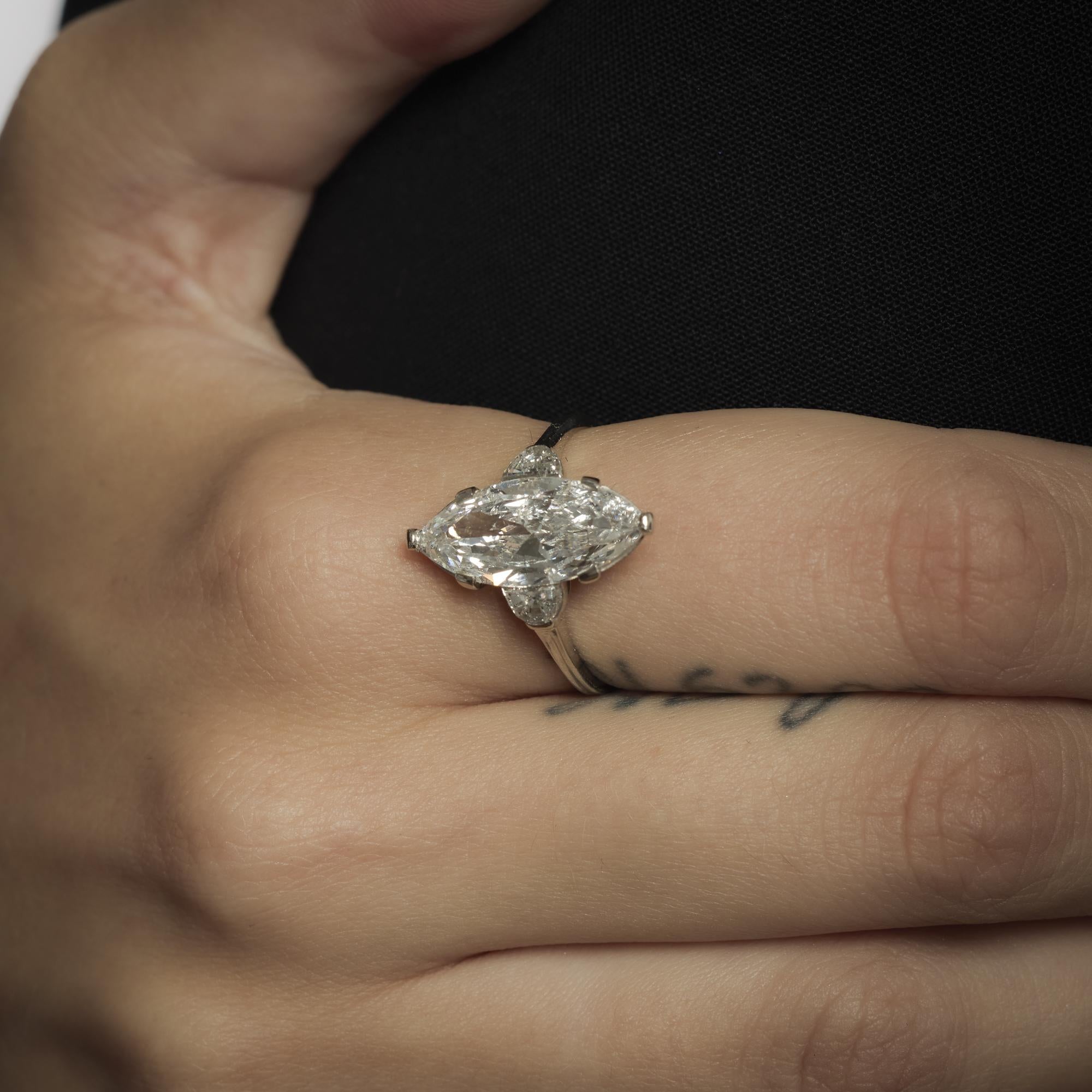 Tiffany & Co. GIA Bague de fiançailles en platine avec diamant taille marquise de 2.93 carat Bon état - En vente à Beverly Hills, CA