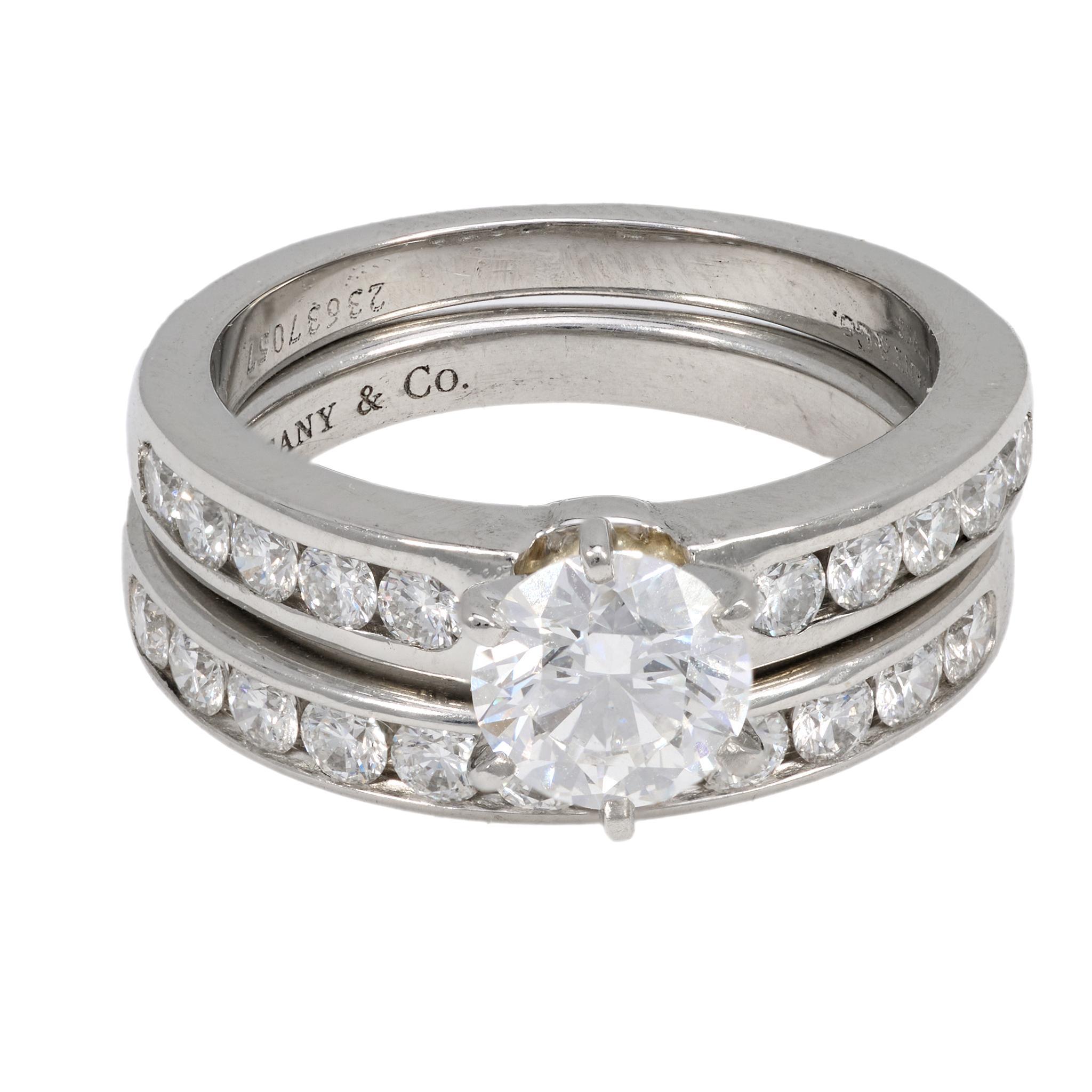Tiffany & Co. GIA .81 carat diamond platinum engagement ring set Moderno en venta