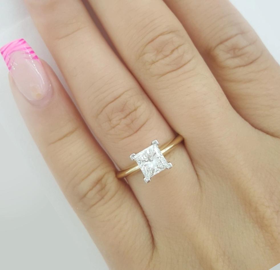 Tiffany & Co. GIA Certificado 1.08 Quilates Diamante Corte Princesa Solitario Compromiso Contemporáneo en venta