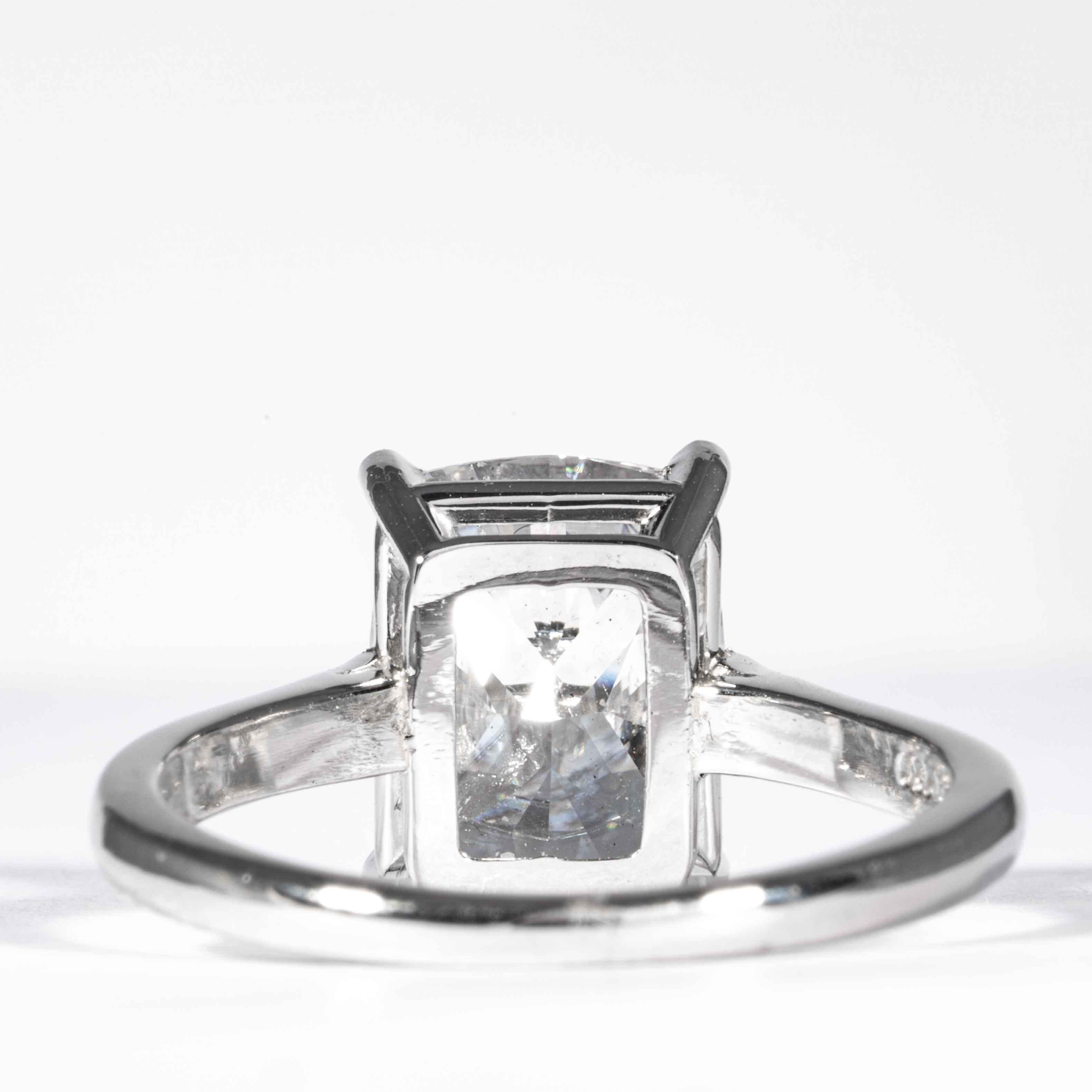Tiffany & Co. GIA-zertifizierter Solitär-Ring mit 3,05 Karat D SI1 Diamant im Kissenschliff im Angebot 3
