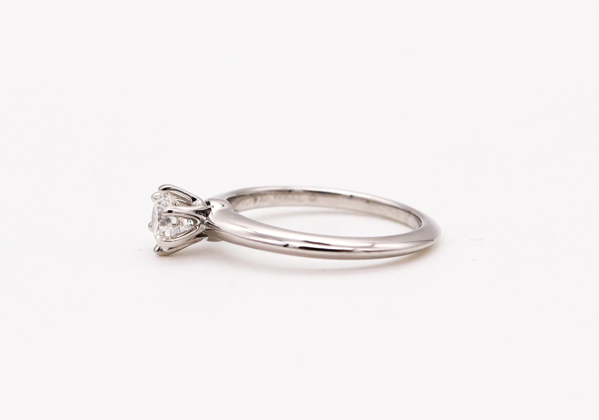 Tiffany & Co. Bague de fiançailles en platine avec diamants de 0,45 carat certifiés par leGIA Excellent état - En vente à Miami, FL