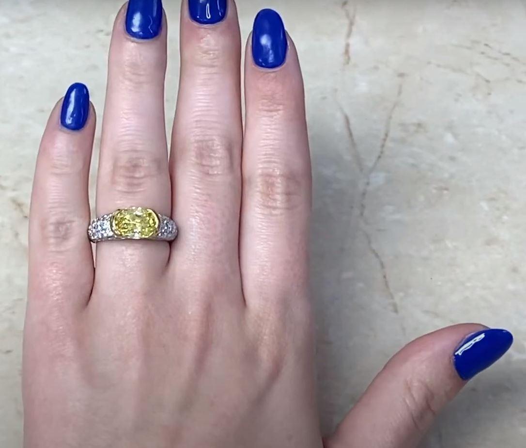 Tiffany & Co. GIA Anillo de compromiso de diamantes fantasía de talla oval (aprox. 3,10 quilates) en Excelente estado para la venta en New York, NY