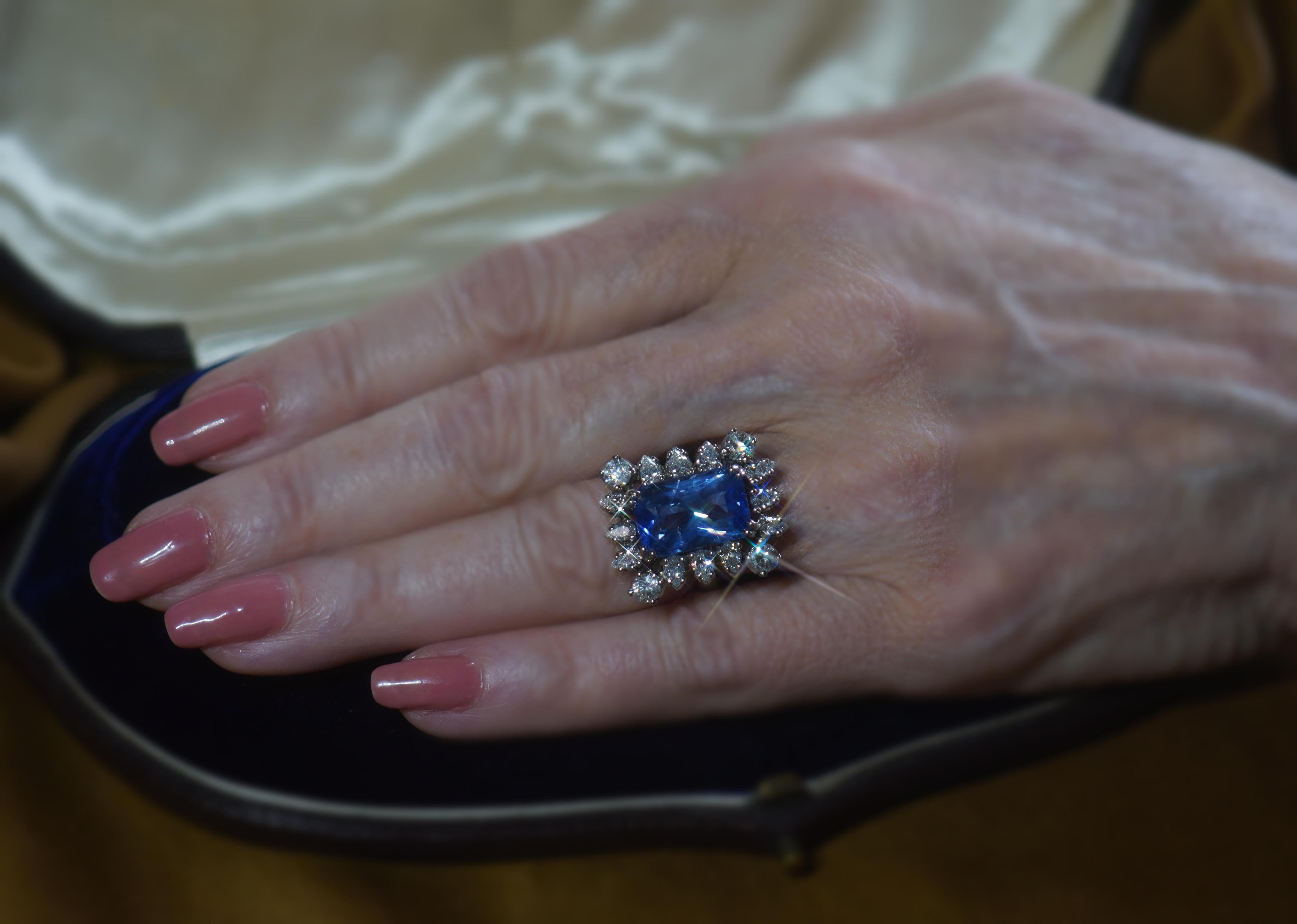 Old South Jewels proudly presents... BEST OF THE BEST... TIFFANY & CO HUGE ANTIQUE 15.60 CARAT UNHEATED SAPPHIRE RING!   GIA CERTIFIED PLATINUM HUGE NO HEAT SAPPHIRE DIAMOND VINTAGE RING & BOX!   GIANT 11.80 CARAT BRILLIANT ROYAL BLUE GIA CERTIFIED
