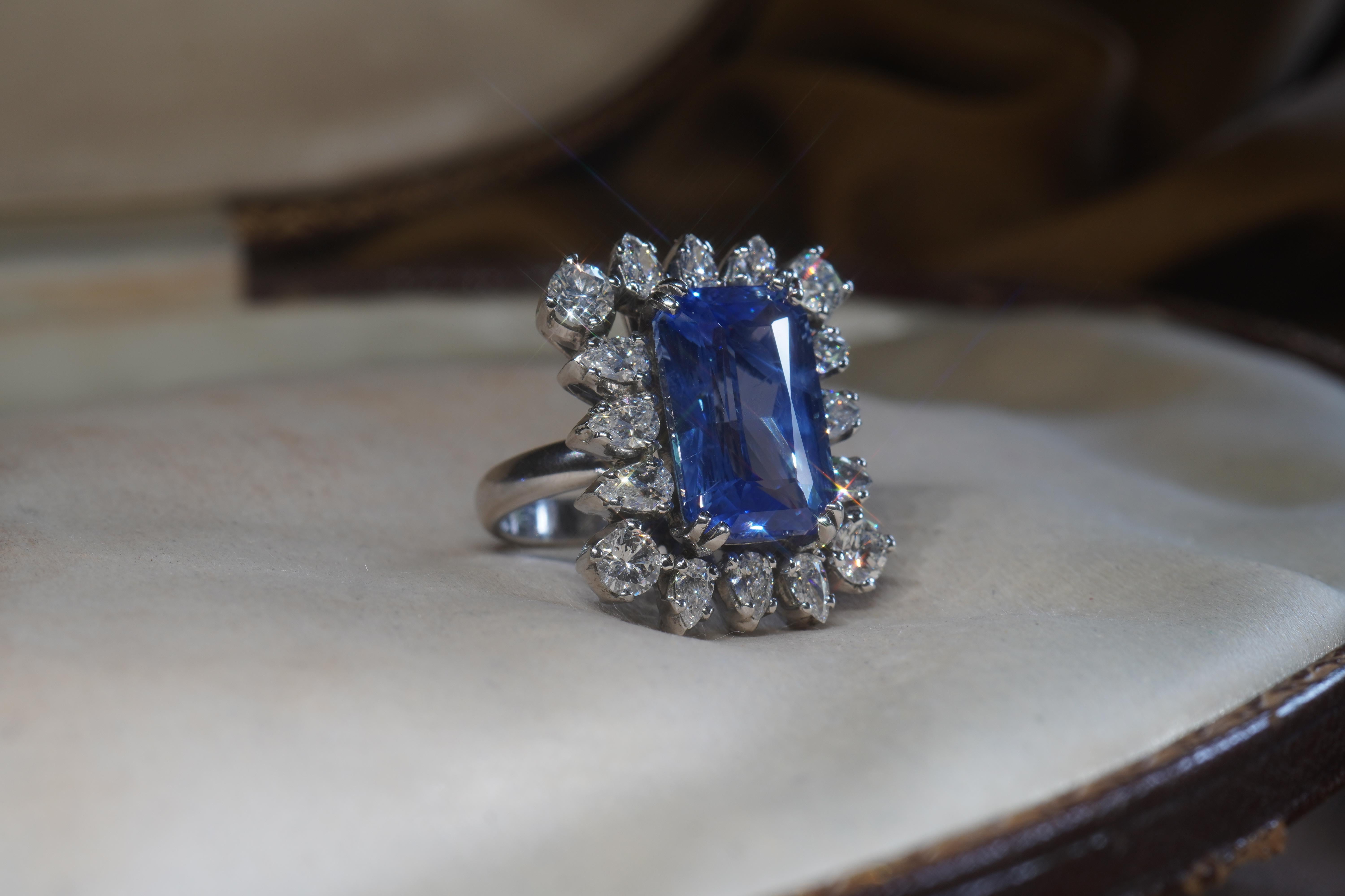 Tiffany & Co. GIA Platinum Blue Sapphire Diamond Ring Unheated Ceylon 15.60 CTS In Good Condition For Sale In Sylvania, GA