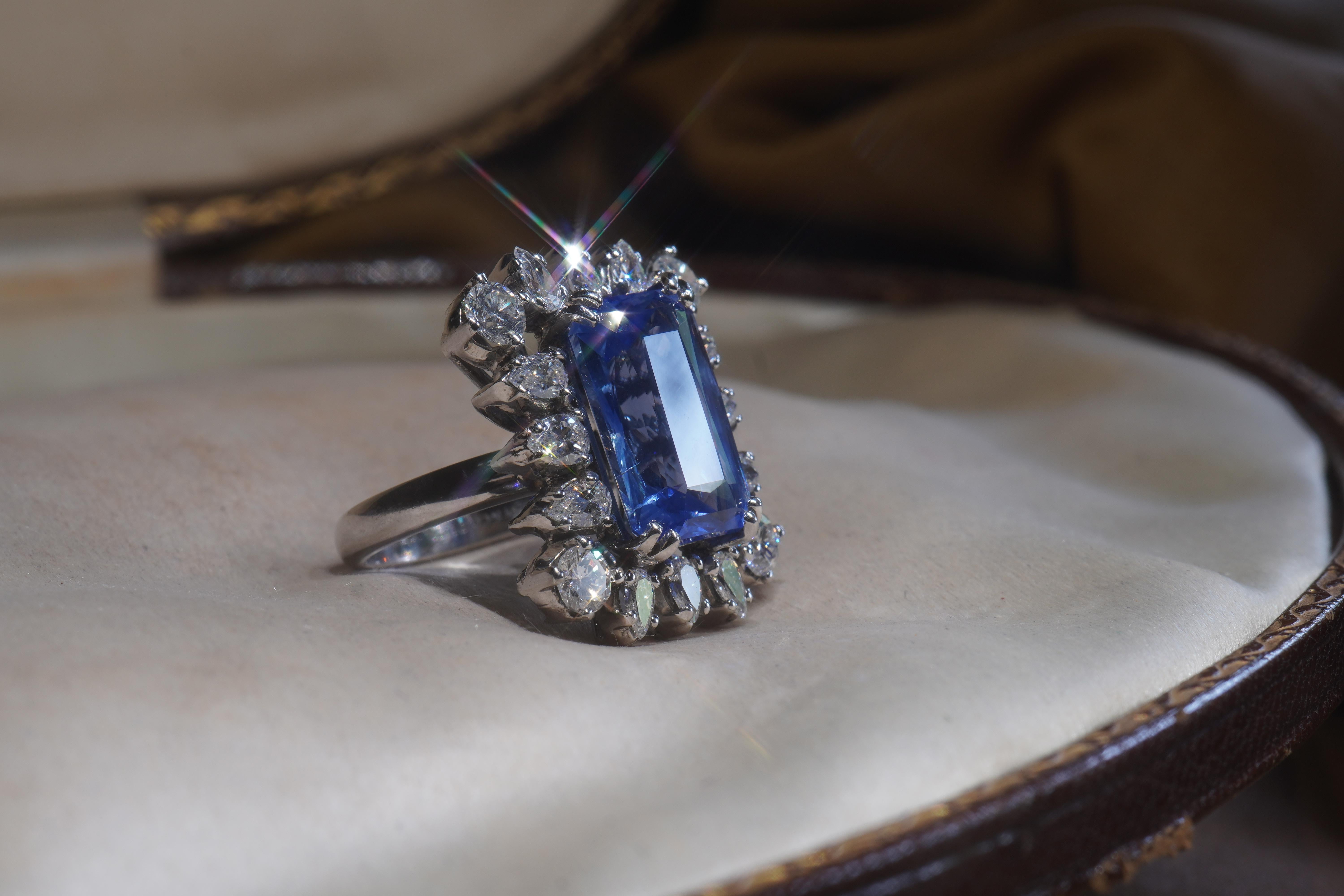 Women's or Men's Tiffany & Co. GIA Platinum Blue Sapphire Diamond Ring Unheated Ceylon 15.60 CTS For Sale