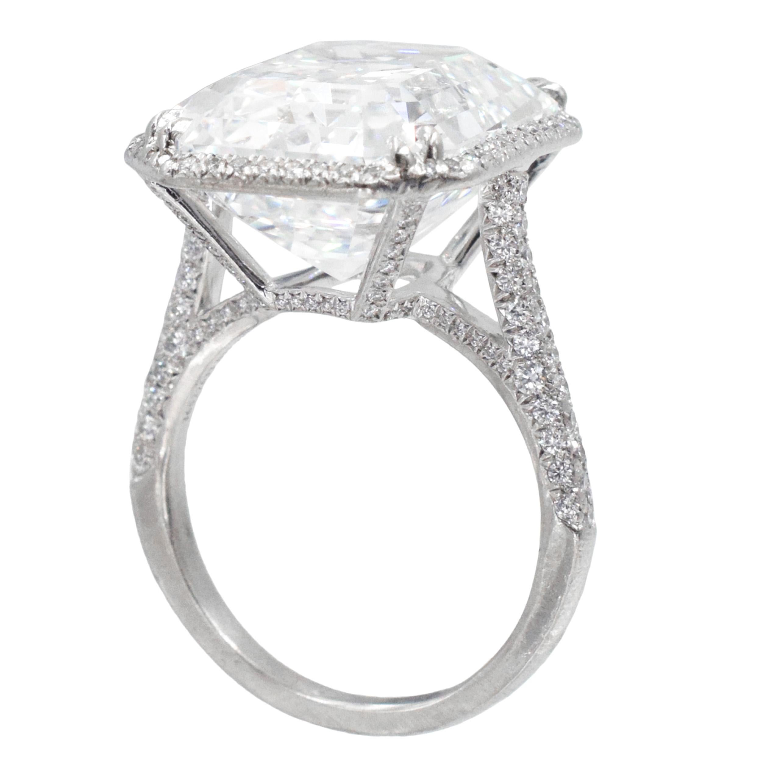 Tiffany & Co. GIA Typ IIA 15,28 Karat D-VS1 Diamantring mit Smaragdschliff im Smaragdschliff im Angebot 3