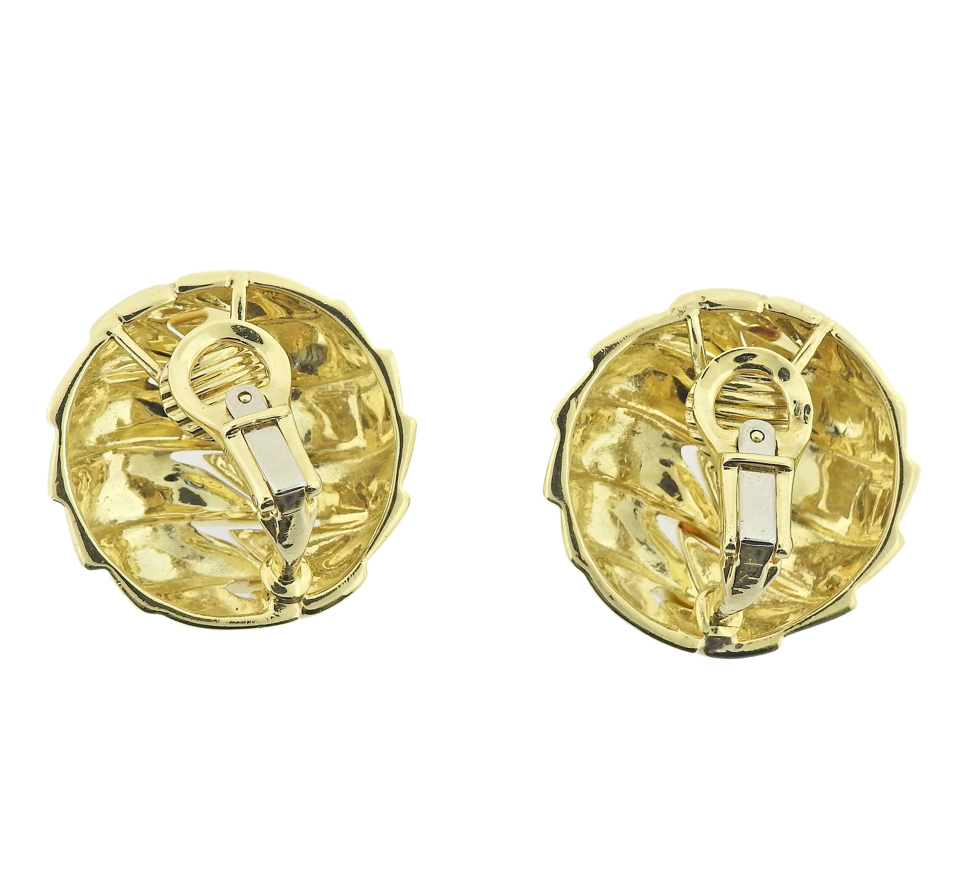 Pair of Tiffany & Co button earrings in 18k gold. Earrings are 26mm in diameter. Weight - 33.8 grams. Marked: 1998, 750, Tiffany & Co. 