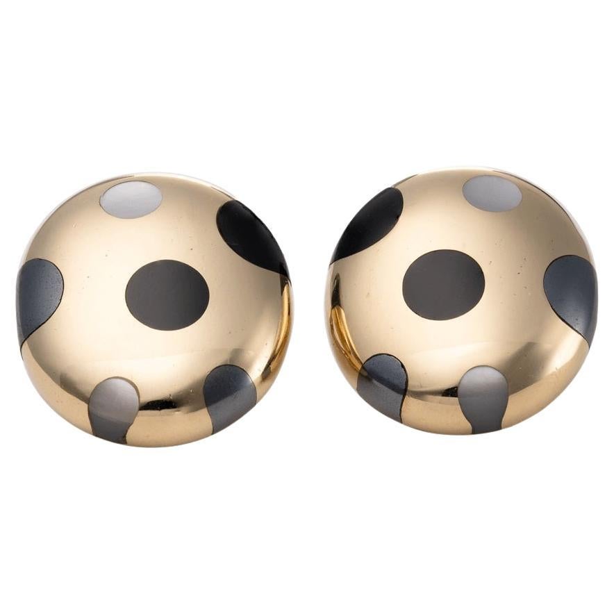 18kt – 750‰ yellow gold, Tiffany & Co. earrings, oval-shaped dome earrings are set with hematite, black jade and mother-of-pearl. Created by Angela Cummings in the 80s. Omega spring system. Signed Tiffany & Co.