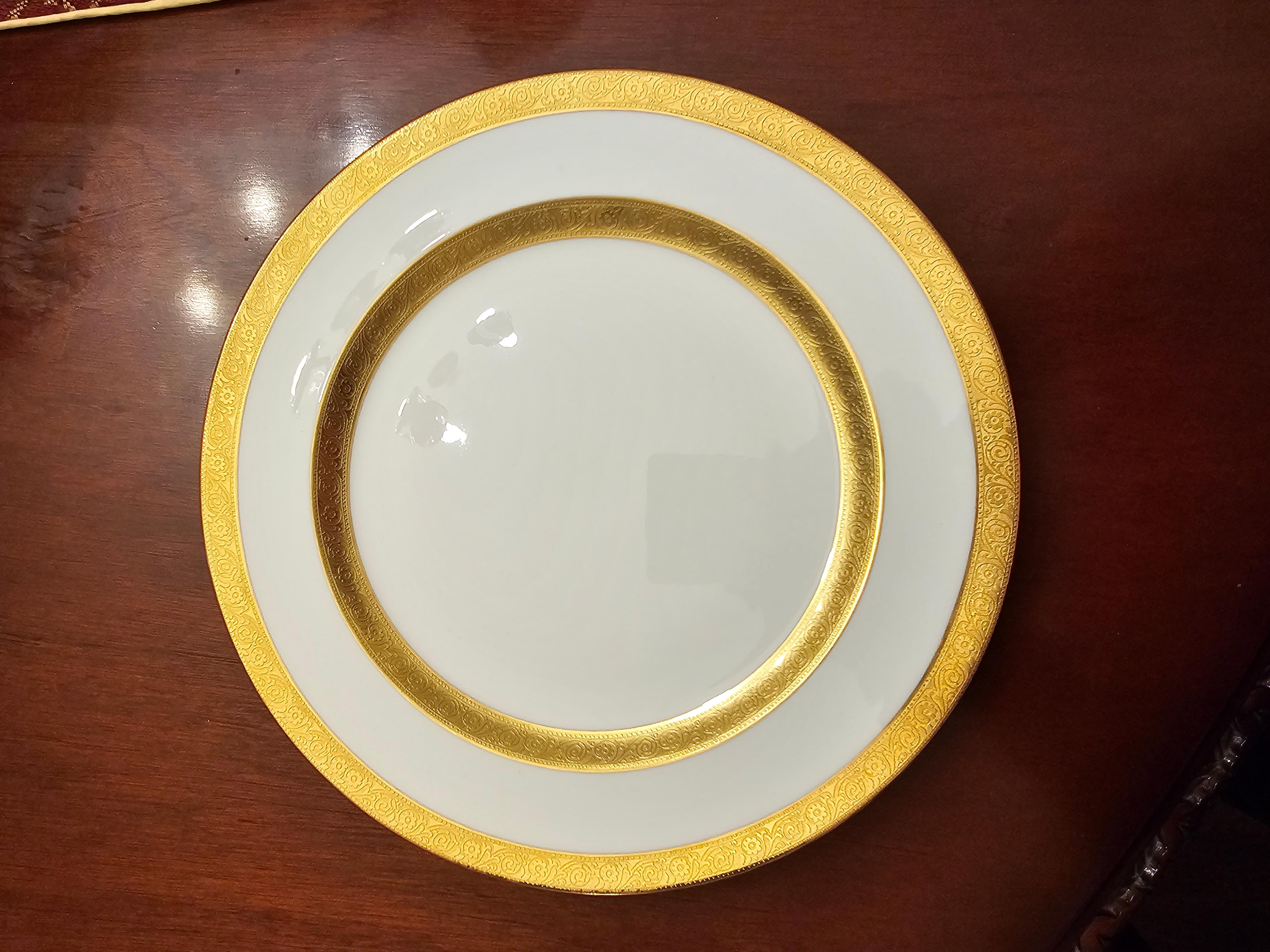 English Set of 12 Tiffany & Co. Gold Encrusted Porcelain Dinner Plates For Sale