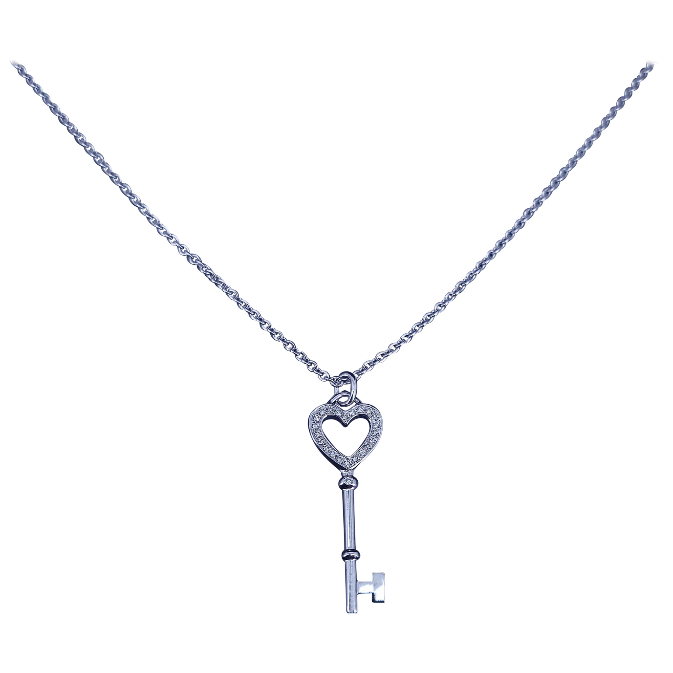 Collier Tiffany & Co avec pendentif en forme de cœur en or et diamant, chaîne de 16 pouces