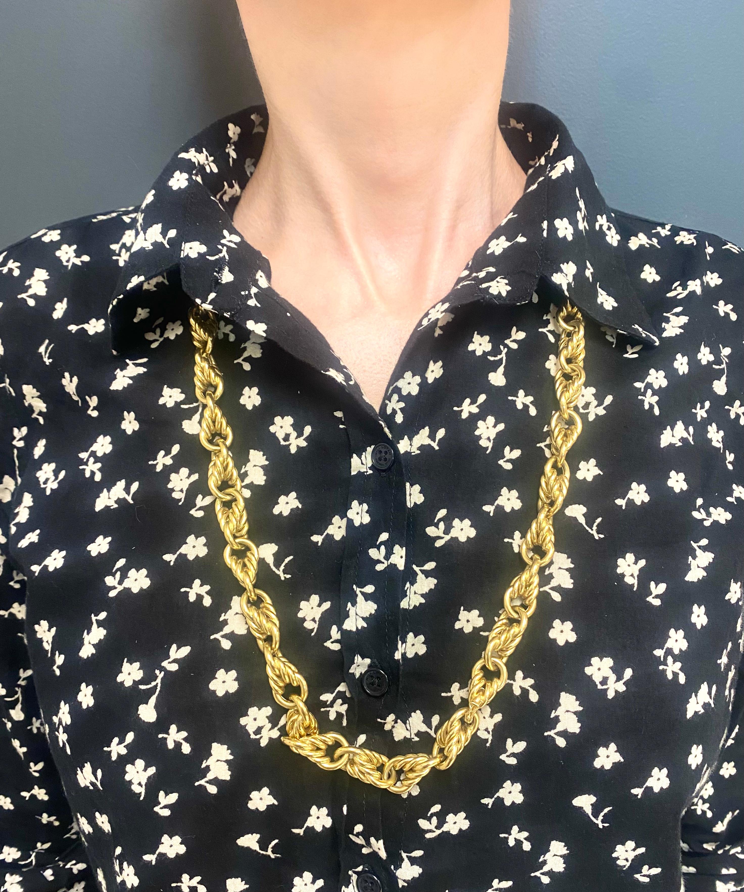 DESIGNER: Tiffany & Co.
CIRCA: Fine del XX secolo
MATERIALI: Oro 18k
PESO: 163 grammi
MISURE:  30