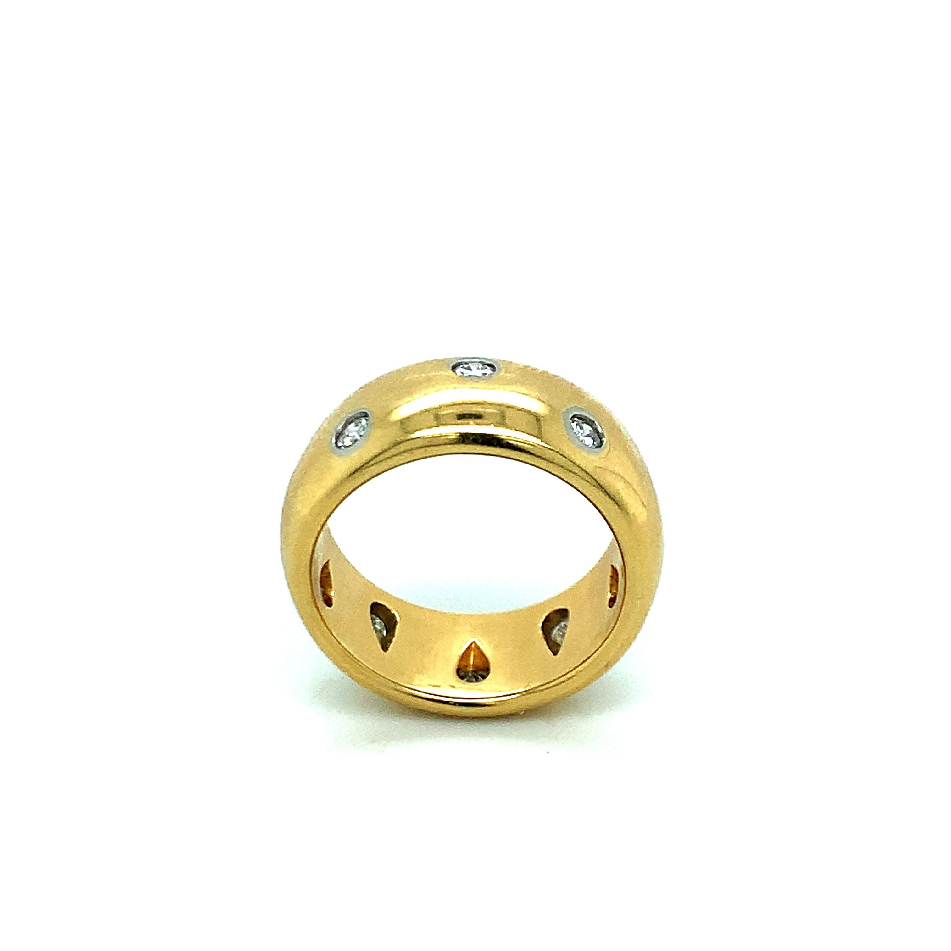 Dieser Ring aus 18 Karat und Platin wurde von Tiffany & Co. entworfen und zeichnet sich durch Diamanten aus, die im Zickzackmuster angeordnet sind. Gekennzeichnet mit Tiffany & Co. 750 und PT850. Gesamtgewicht: 11,6 Gramm. Größe 5. 

