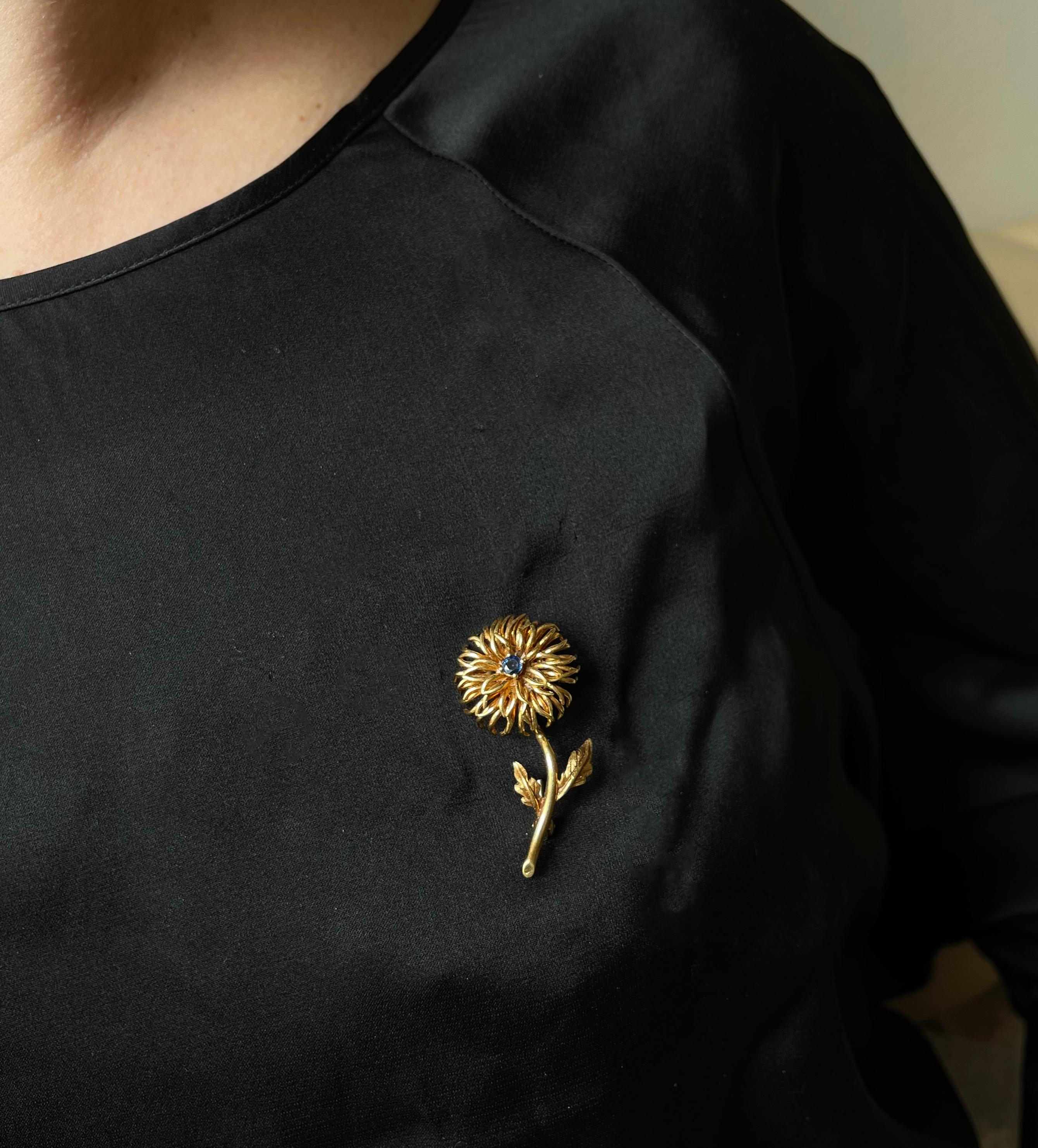 Tiffany & Co. Gold Saphir Blume Pin Brosche (Rundschliff) im Angebot