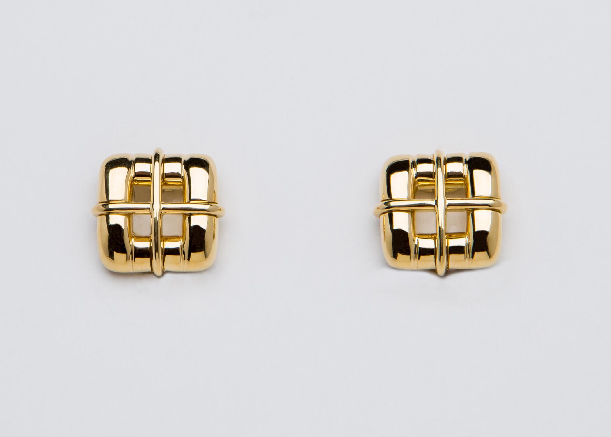 Tiffany & Co. Quadratische Schnallen-Motiv-Ohrringe aus Gold (Zeitgenössisch)