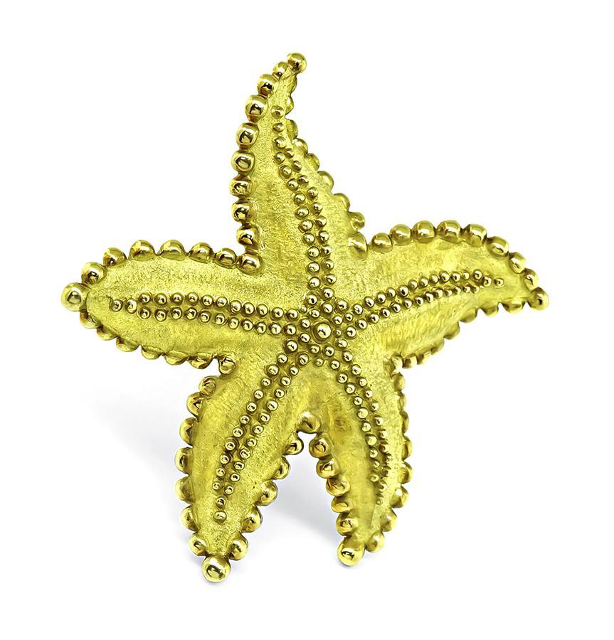 This is a charming 18k yellow gold starfish pin by Tiffany & Co. The pin measures 63mm by 63mm and weighs 35.2 grams. The pin is signed TIFFANY&Co 750.