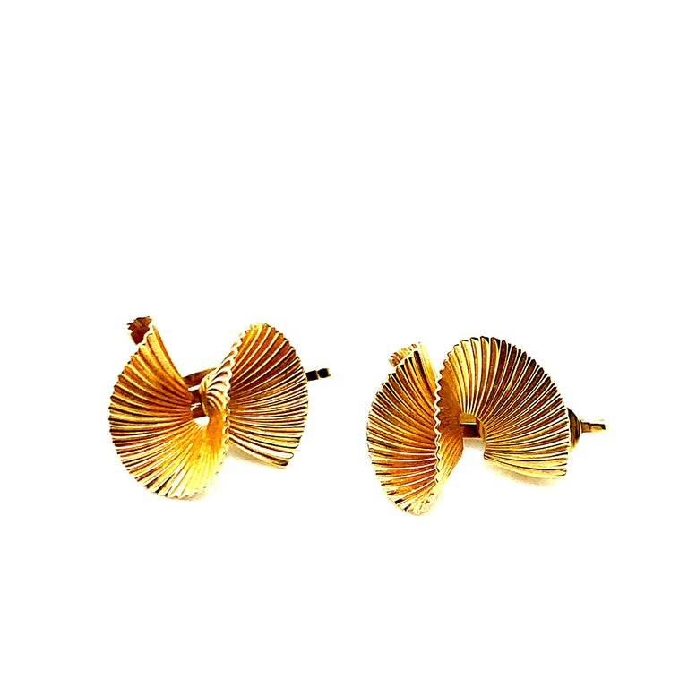 Tiffany & Co. Gold Twist Ear Clips In Excellent Condition For Sale In New York, NY