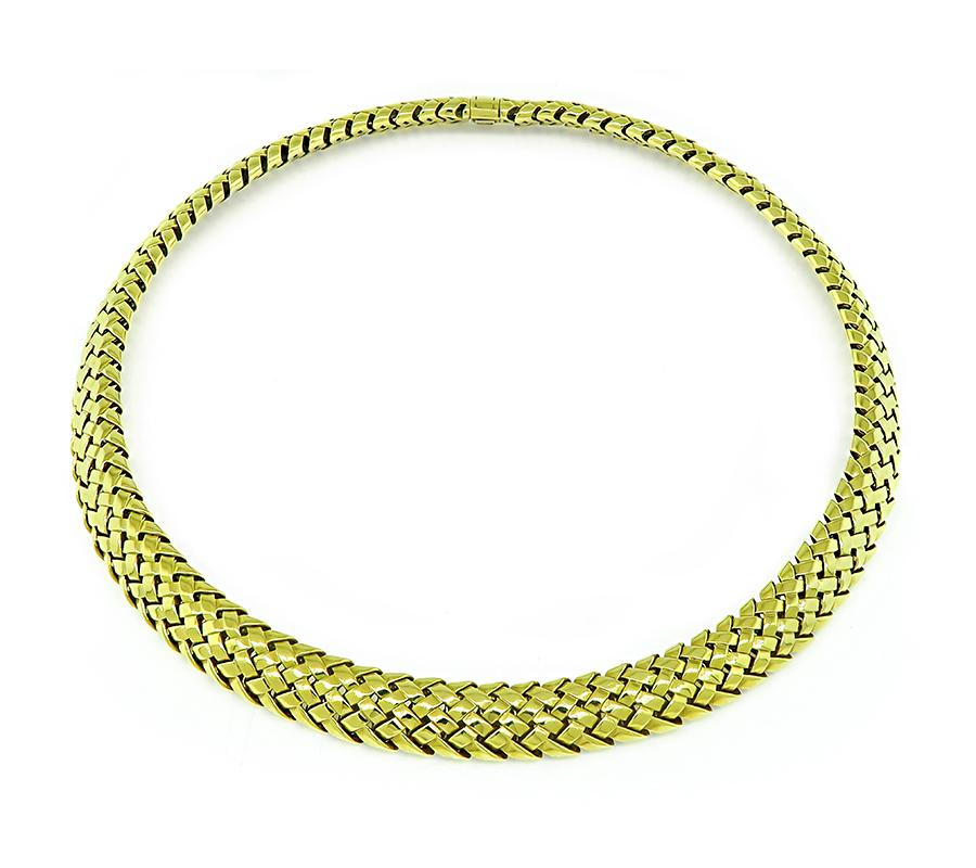 Voici un superbe collier ras de cou en or jaune 18 carats 
