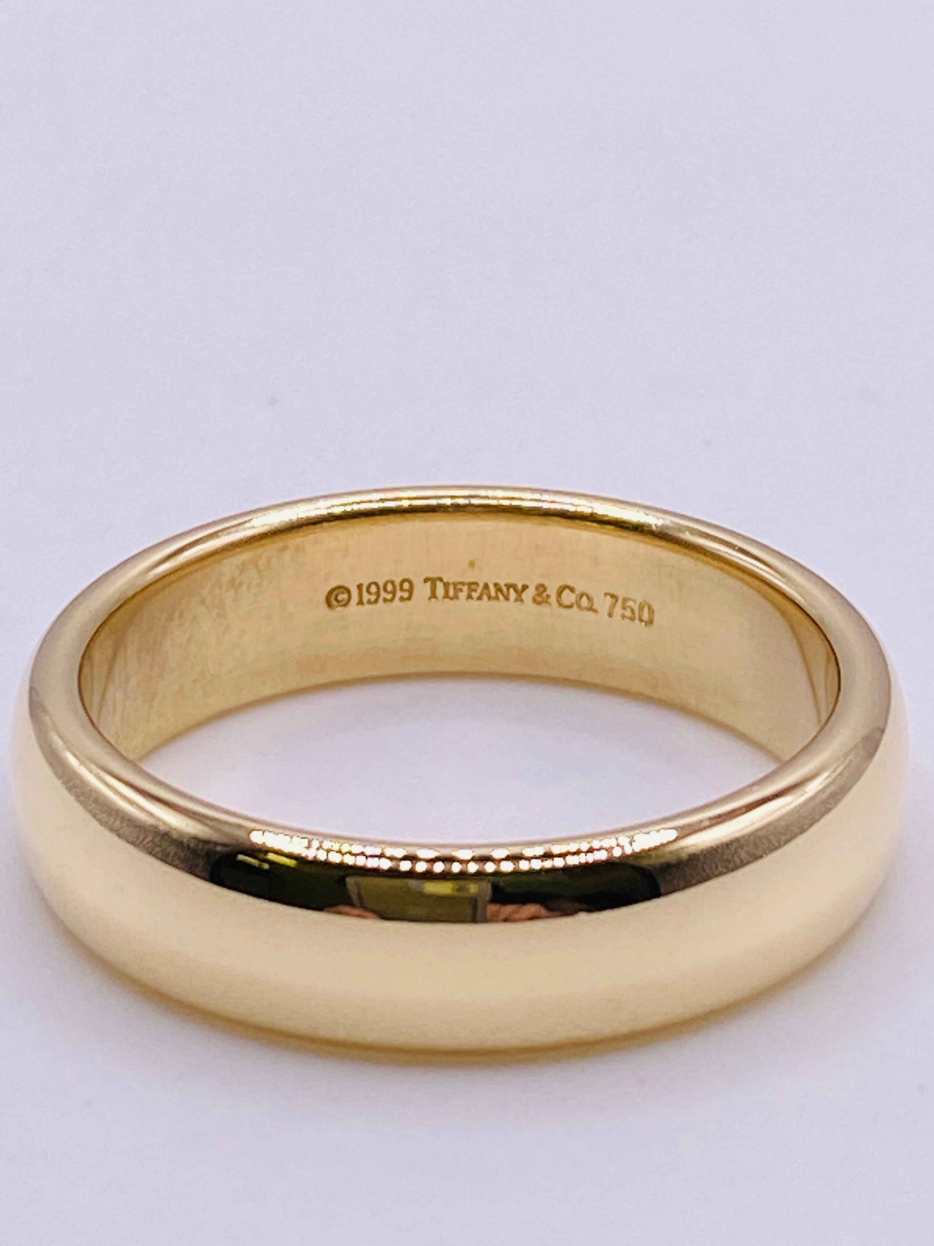 Tiffany & Co Gold Wedding Band In Good Condition For Sale In DALLAS, TX