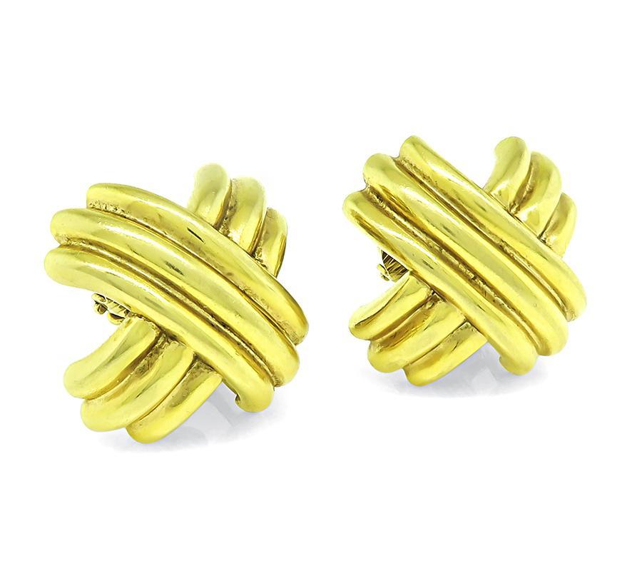 This is a fabulous pair of 18k yellow gold earrings by Tiffany & Co. The earrings measure 24mm by 25mm and weigh 23.7 grams. The earrings are signed TIFFANY&Co. 750.