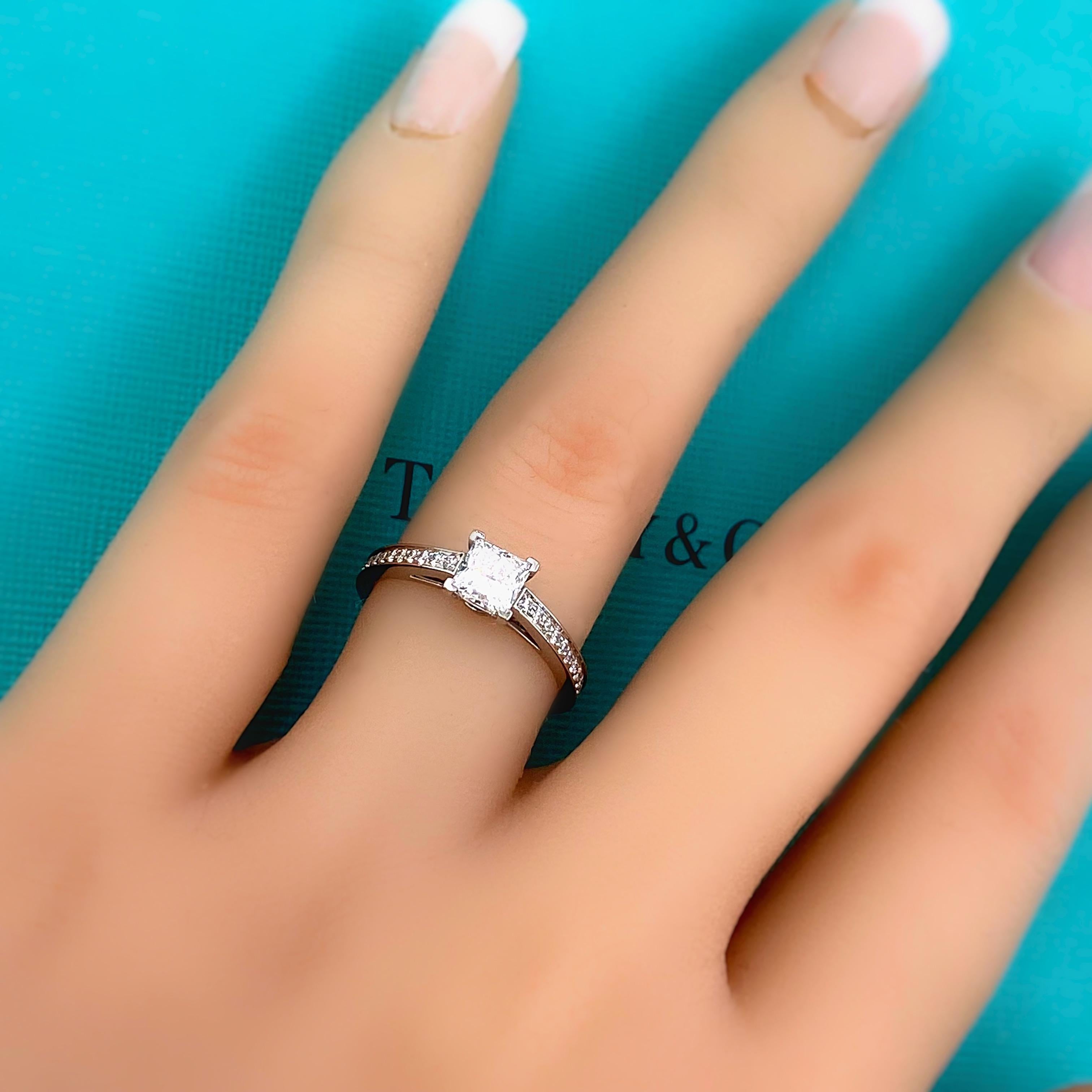 Tiffany & Co. Bague de fiançailles princesse Grace en platine avec diamant 0,76 carat poids total E VVS1 Excellent état - En vente à San Diego, CA