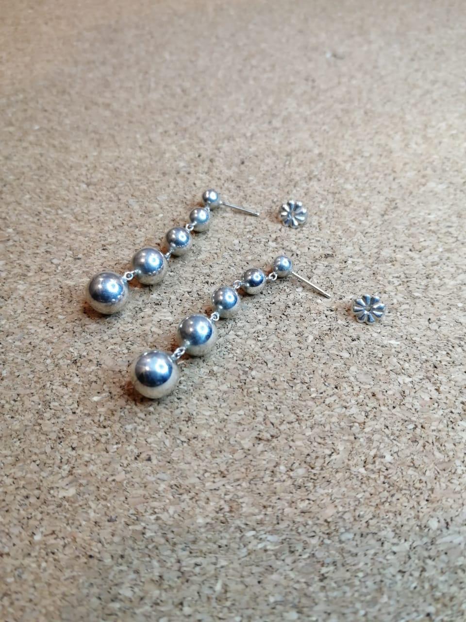 Abgestufte Kugelperlen-Ohrringe von Tiffany & Co, 925 Sterlingsilber, Sterlingsilber (Moderne)