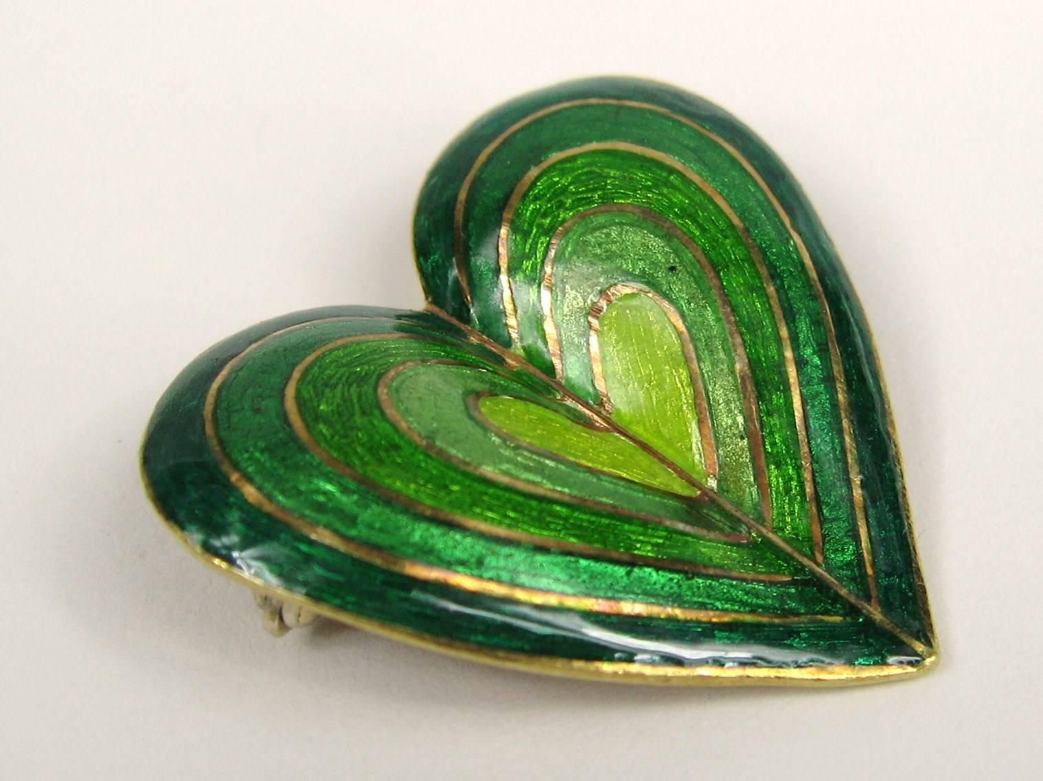 Stunning Green enameled Tiffany Heart Brooch / Pendant -18K Gold, Ombre affect darker green slowly turns into light Green. Measures 1.17 in. top to bottom x 1.23 in. wide. Hallmarked  18k Italy -Tiffany. Be sure to check our storefront for more