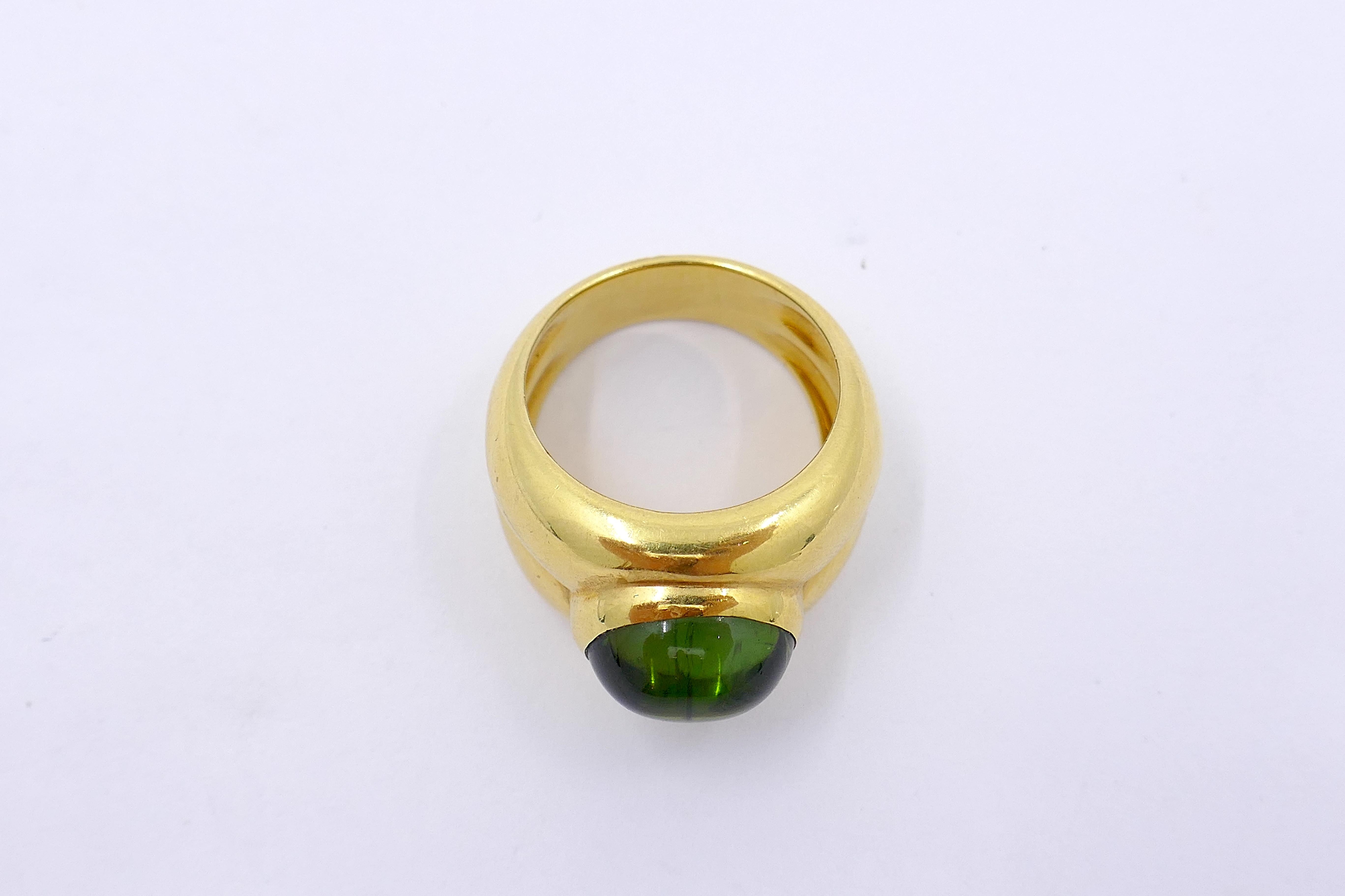 Elevate your elegance with the Tiffany & Co. Green Peridot 18k Gold Ladies Ring, a stunning testament to the brand's renowned legacy of luxury and sophistication. Founded in 1837, Tiffany & Co. has consistently set the standard for exquisite