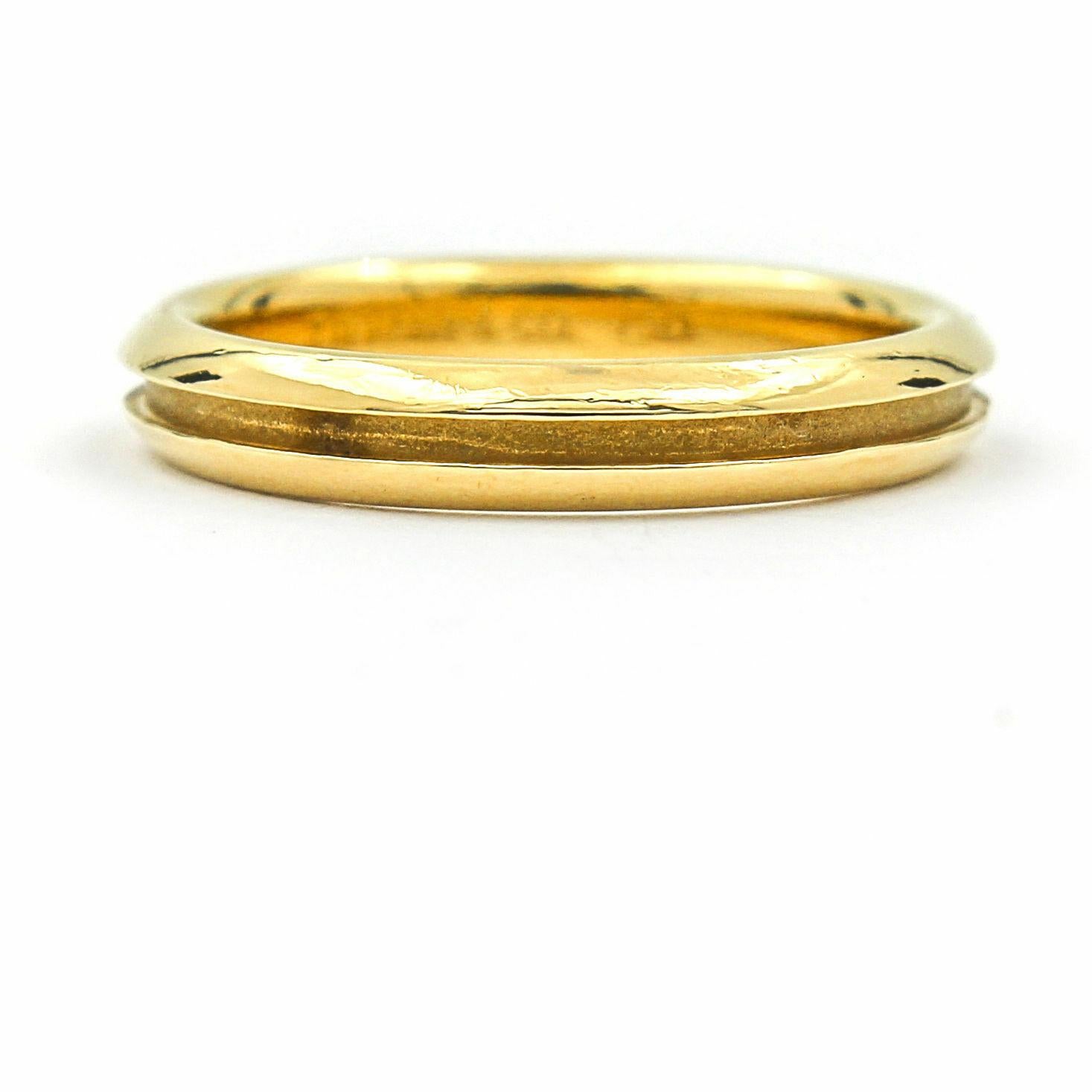 Tiffany & Co. Groove Wedding Band in 18 Karat Yellow Gold Ring In Good Condition For Sale In Fort Lauderdale, FL