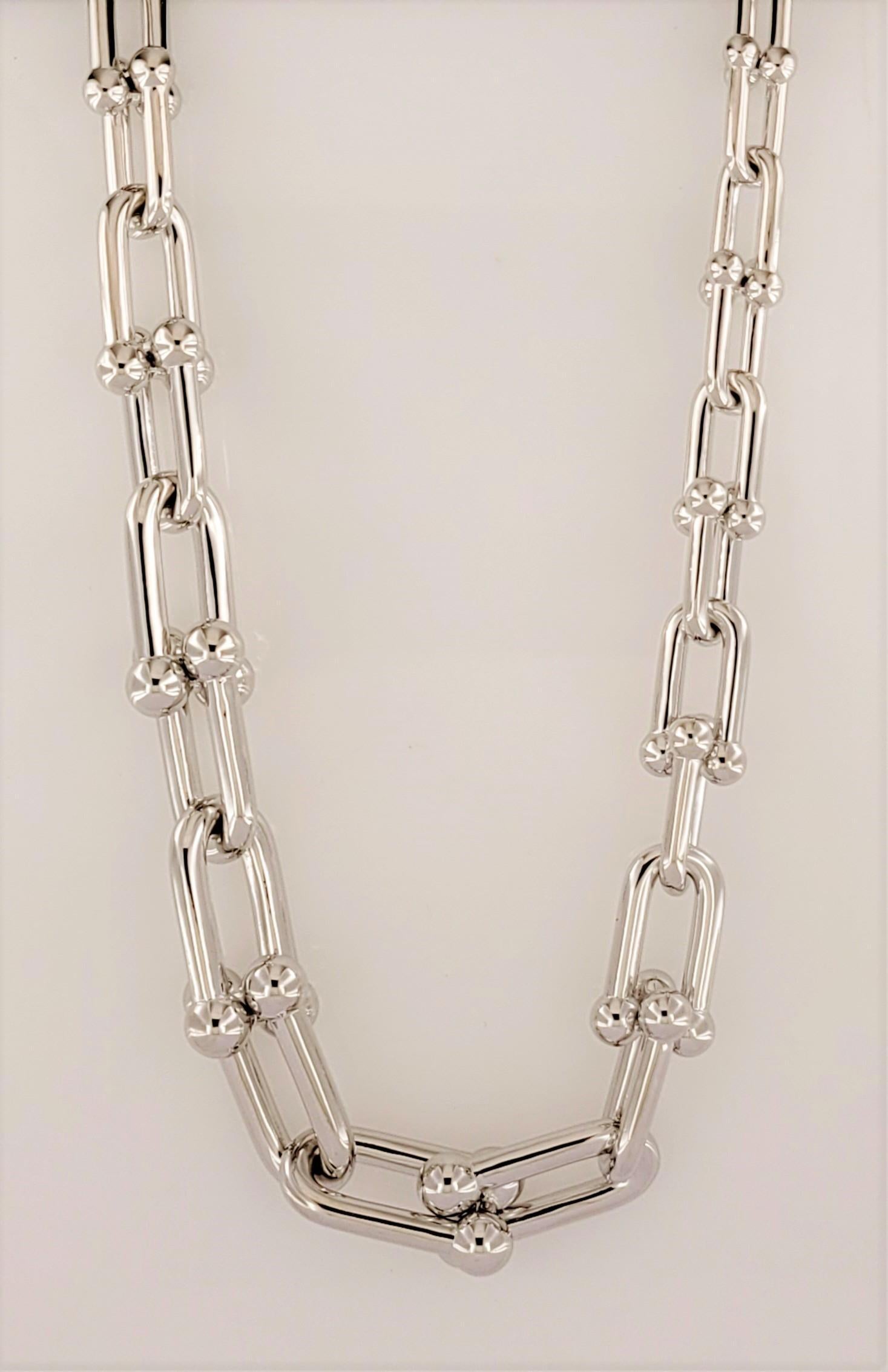 Tiffany & Co Hardware Ling Kette 
MATERIAL Sterling Silber 
Metall Reinheit 925
Kette Länge 18 '' lang
Halskette Gewicht 99.4gr 
Big Links 13 x 3,3 mm
Kleine Glieder 6 x 1,7 mm
Geschlecht Unisex 
Zustand Neu, nie getragen
Einzelhandelspreis:$ 3.150