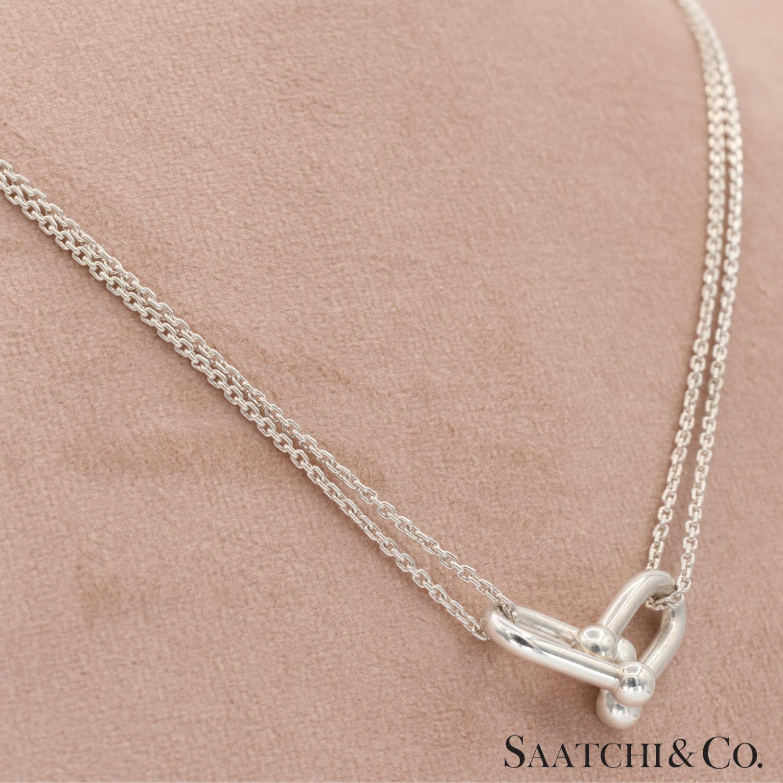 Tiffany & Co. Hardware Collana con ciondolo a doppio anello in argento sterling In condizioni ottime in vendita a New York, NY