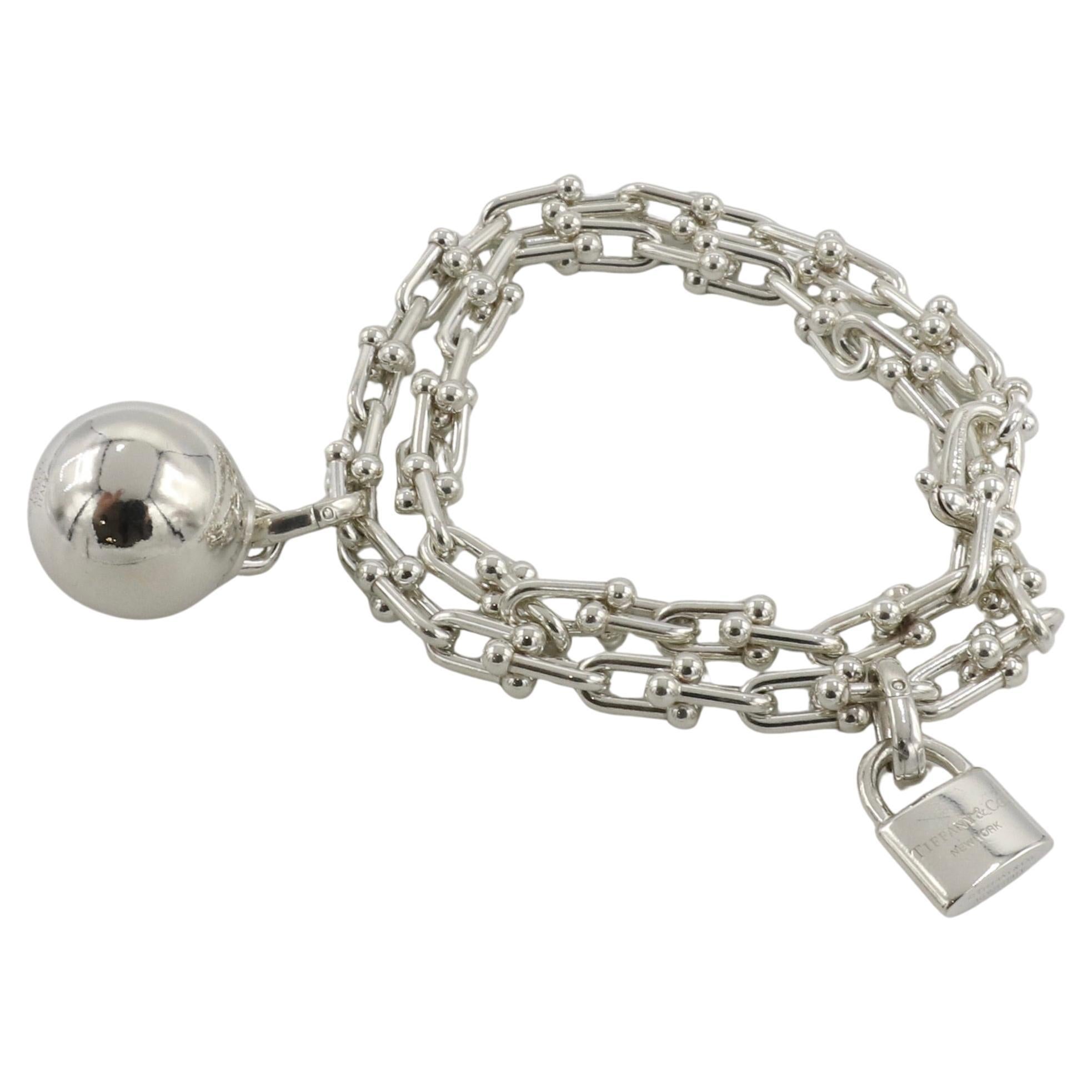 Tiffany & Co. Hardware Small Wrap Ball & Lock Sterling Silber Charme Armband (Moderne)