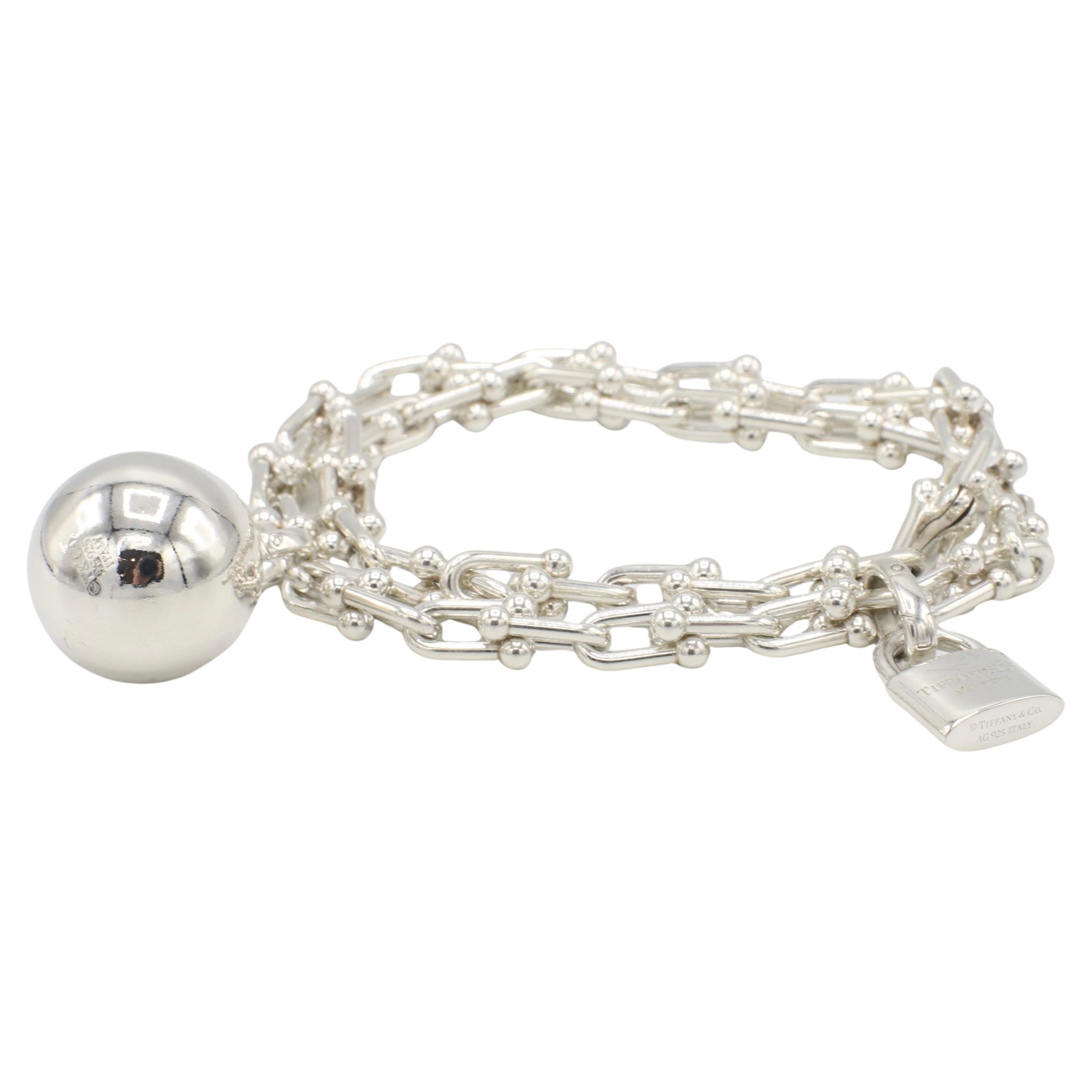 Tiffany & Co. Hardware Small Wrap Ball & Lock Sterling Silber Charme Armband im Zustand „Hervorragend“ in  Baltimore, MD