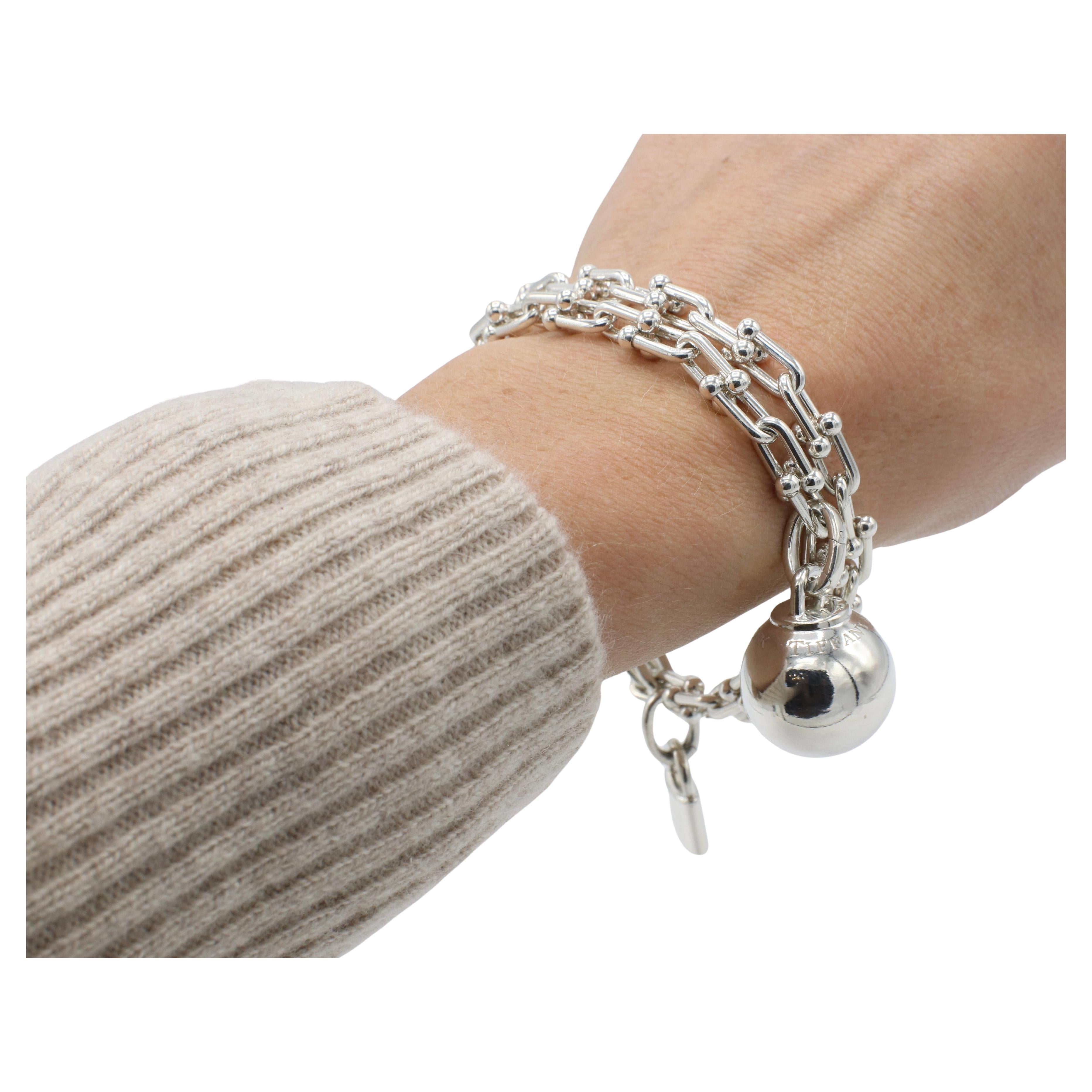Tiffany & Co. Hardware Small Wrap Ball & Lock Sterling Silber Charme Armband Damen