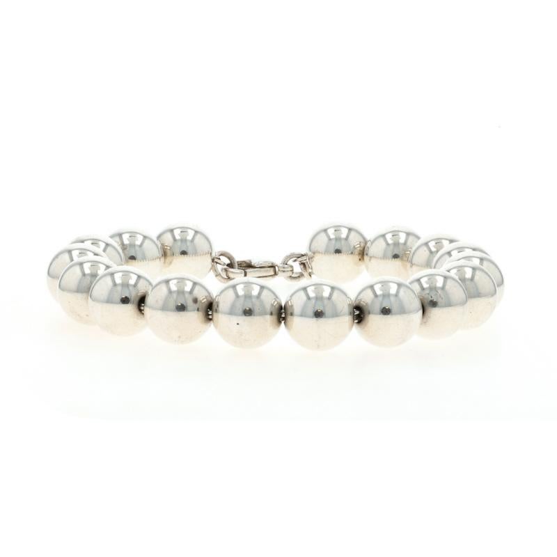 Precio de venta al público: 700

Marca: Tiffany & Co.
Colección: HardWear
Diseño:  Pulsera de bolas de 10 mm

Contenido de metal: Plata de ley

Estilo de pulsera: Con cuentas
Tipo de cierre: Cierre de pinza de langosta

Medidas

Ancho de la cadena: