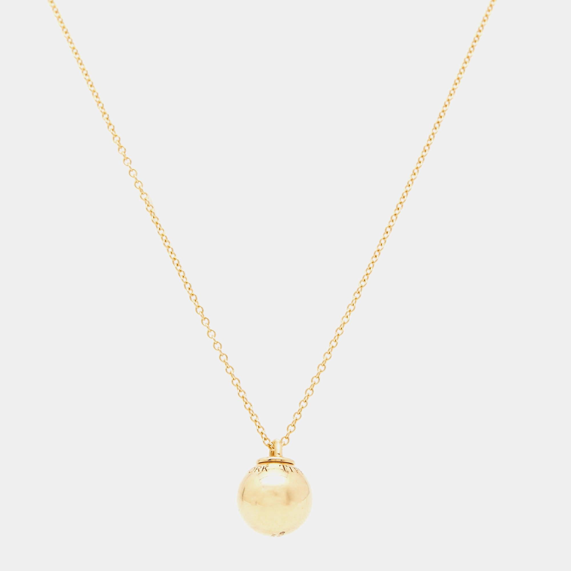 The Tiffany & Co. HardWear Ball necklace exudes modern elegance. Crafted from lustrous 18k yellow gold, the design features a bead pendant, creating a bold yet refined statement piece. Versatile and timeless, it seamlessly transitions from day to