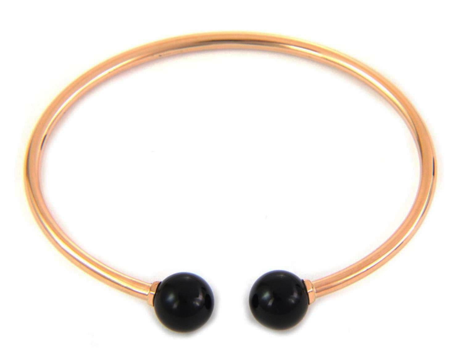 Authentic and elegant from the Tiffany & Co. HardWear collection. This lovely cuff bangle is crafted from 18k rose gold with a 2.5mm thick wire bangle in the cuff style. On each end of the band has an 8mm high polished black onyx bead. The bangle