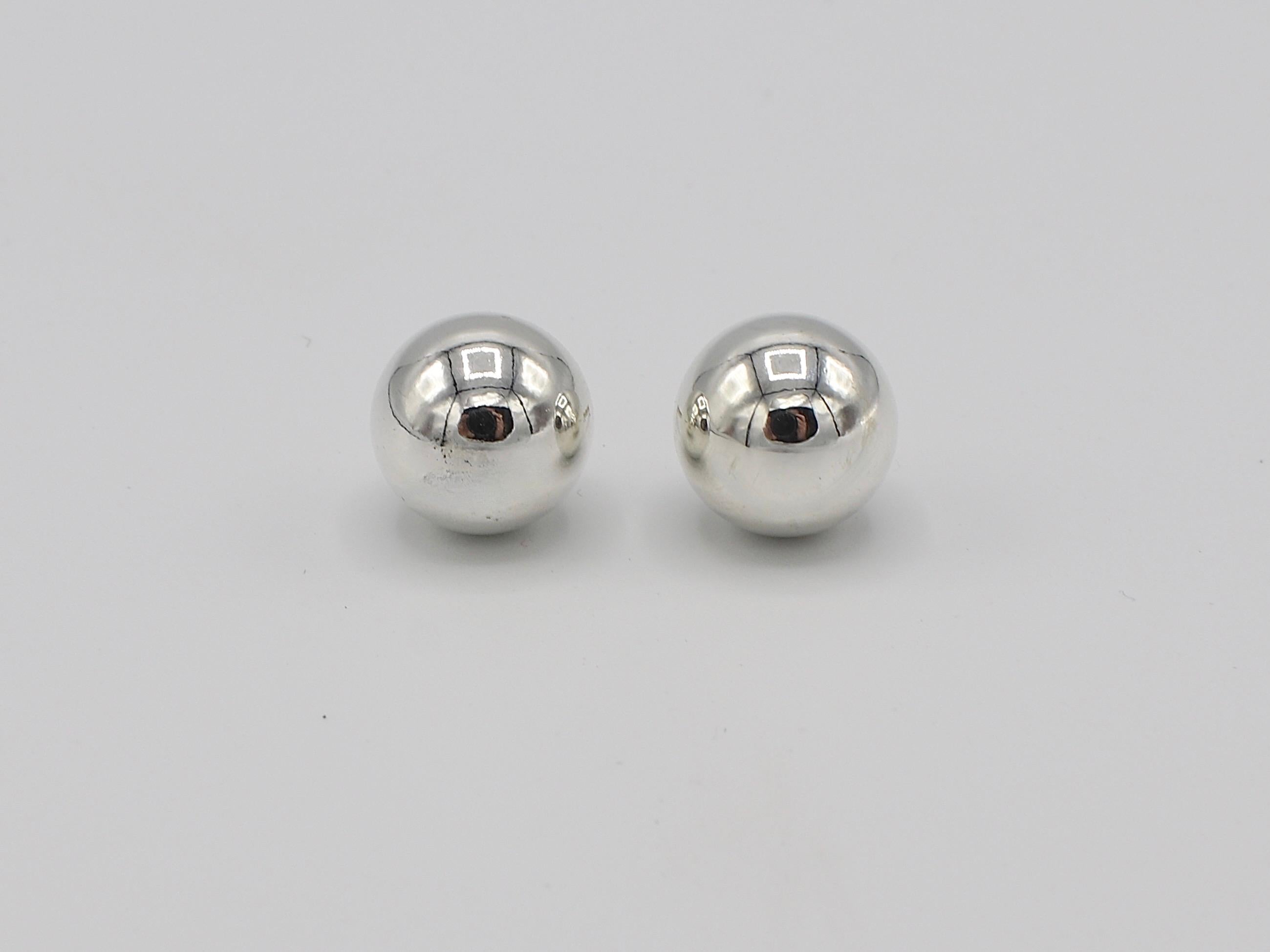 Tiffany & Co. HardWear Sterling Silver 10mm Ball Stud Earrings 

Metal: Sterling Silver
Weight: 4.5 grams
Ball diameter: 10mm
Signed 