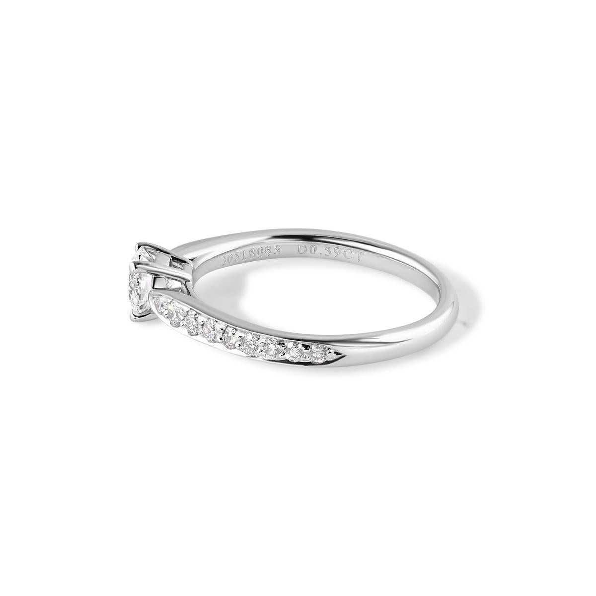 TIFFANY & Co. Bague de fiançailles Harmony en platine avec diamant central de .39ct 5.75 Pour femmes en vente
