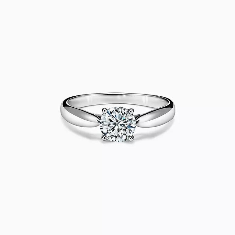 TIFFANY & Co. Harmony Anillo de Compromiso de Platino y Diamantes de 0,80 ct 7

Metal: Platino
Tamaño: 7
Peso: 4.20 gramos
Diamante: brillante redondo, peso total en quilates 0,80, color H, claridad VS1
Sello: ©TIFFANY&Co. PT950 34543151