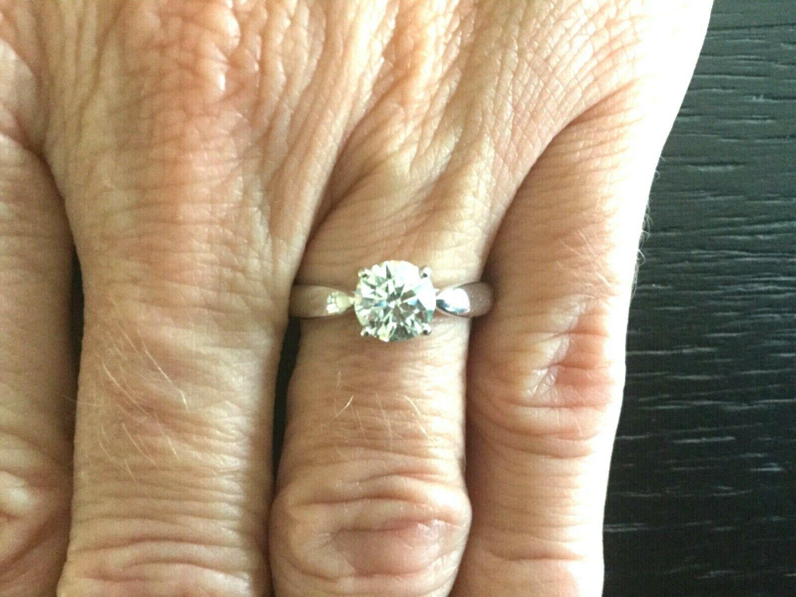Being offered for your consideration is a like new Tiffany & Co Platinum and Diamond 1.06 carat natural round engagement ring set in the HIGHLY SOUGHT AFTER HARMONY setting.   Over 1 Carat Harmony Diamond Solitaires are EXTREMELY RARE and hard to