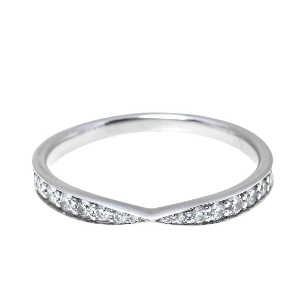 Tiffany & Co. Harmony ring has been crafted with love! Designed in platinum, this ring features a sleek finish with a tapered front that comes beautifully embellished with shimmery diamonds. This subtle as well as chic creation is complete with