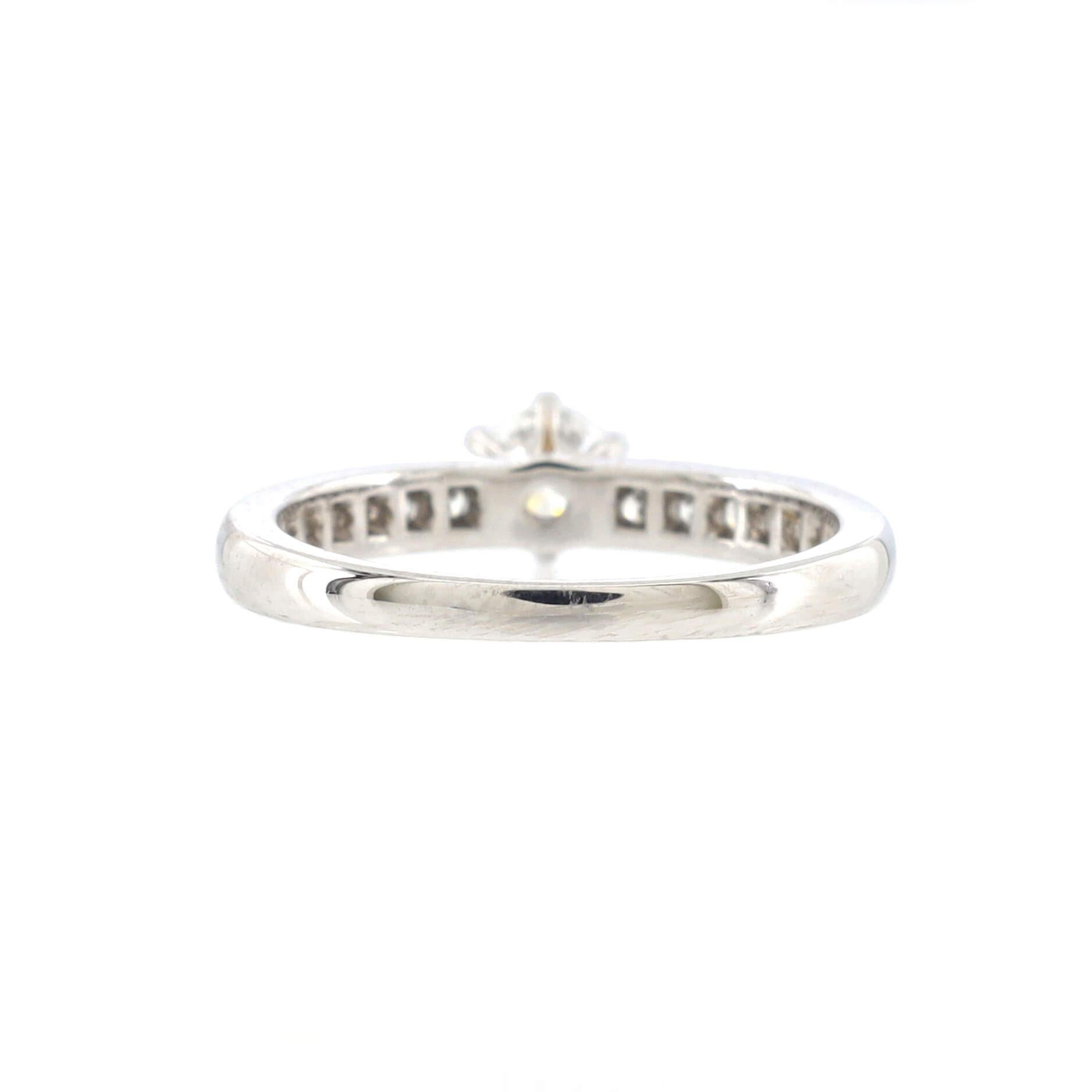 Tiffany & Co. Anillo Harmony Platino y Diamantes con Diamante RBC F/VS1 0 en Bueno Estado en New York, NY