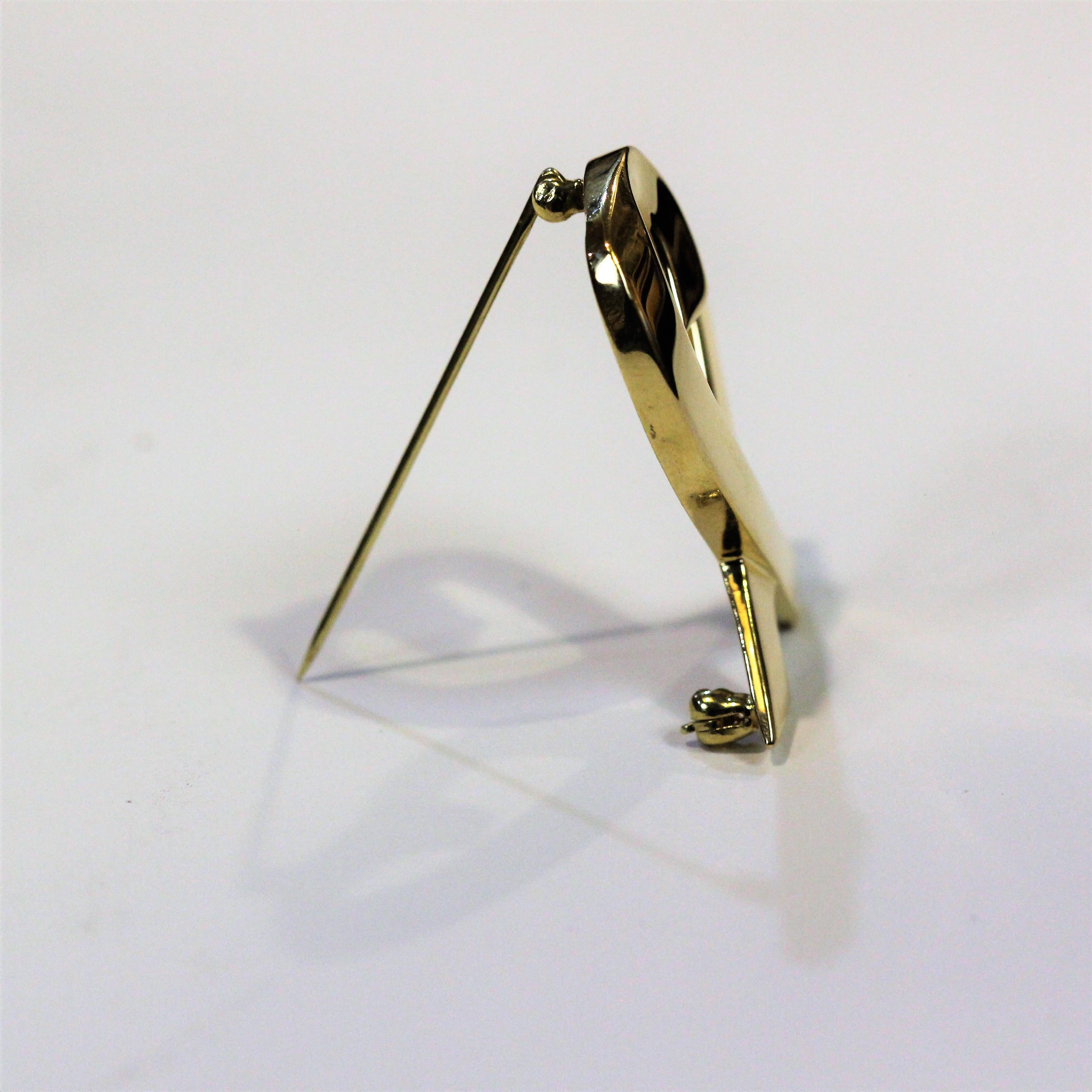  Tiffany 18 K Heart Brooch by Paloma Picasso , Circa 1980'S
Measurements: 33 long x 23 wide mm
Made in 18 karat yellow gold.
Stamped and hallmarked.
Weight 8 grams
Note:  The Brooch has not been published, but will be happy to do them for you.
