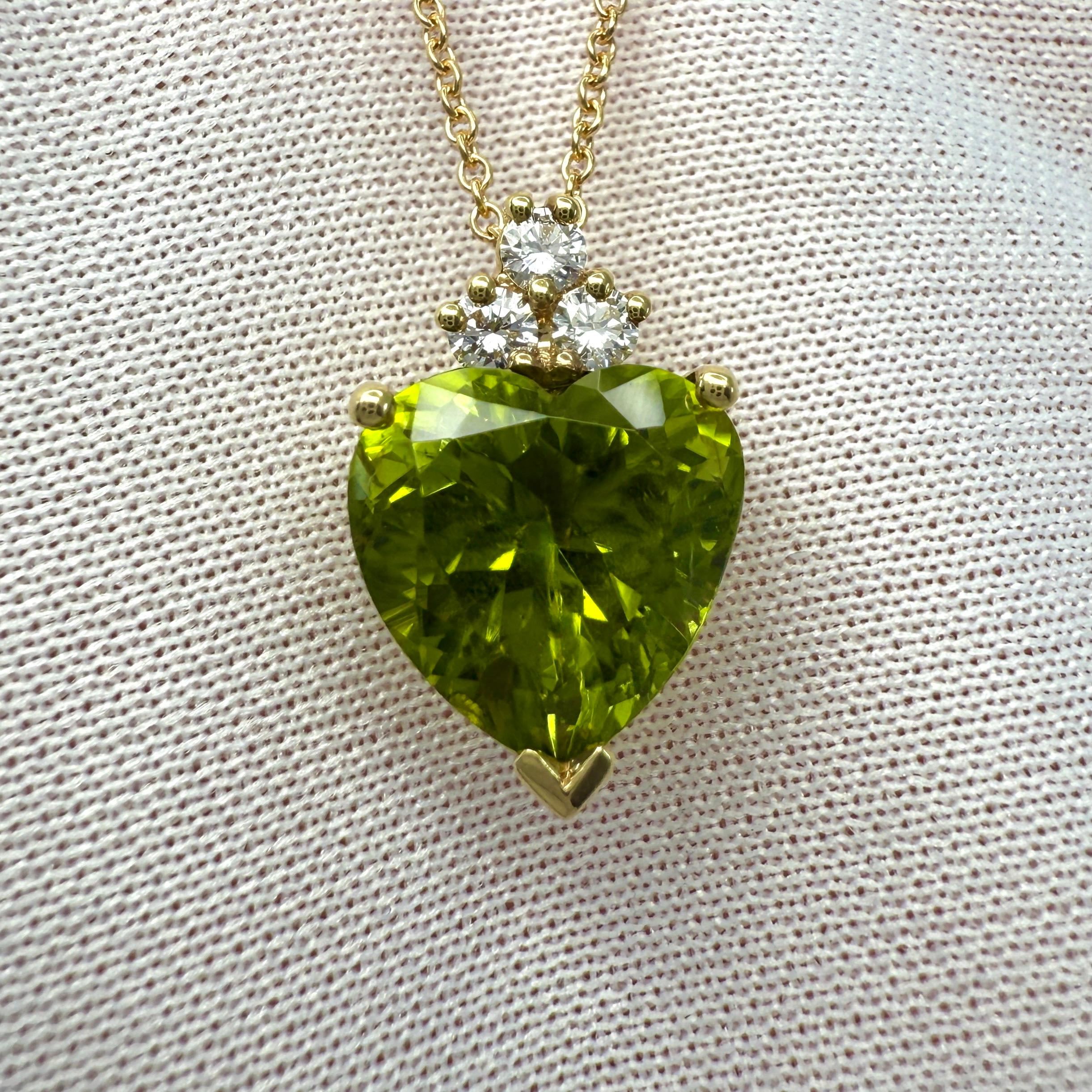 Tiffany & Co Collier pendentif en or jaune 18k avec péridot vert taillé en cœur et diamants Excellent état - En vente à Birmingham, GB
