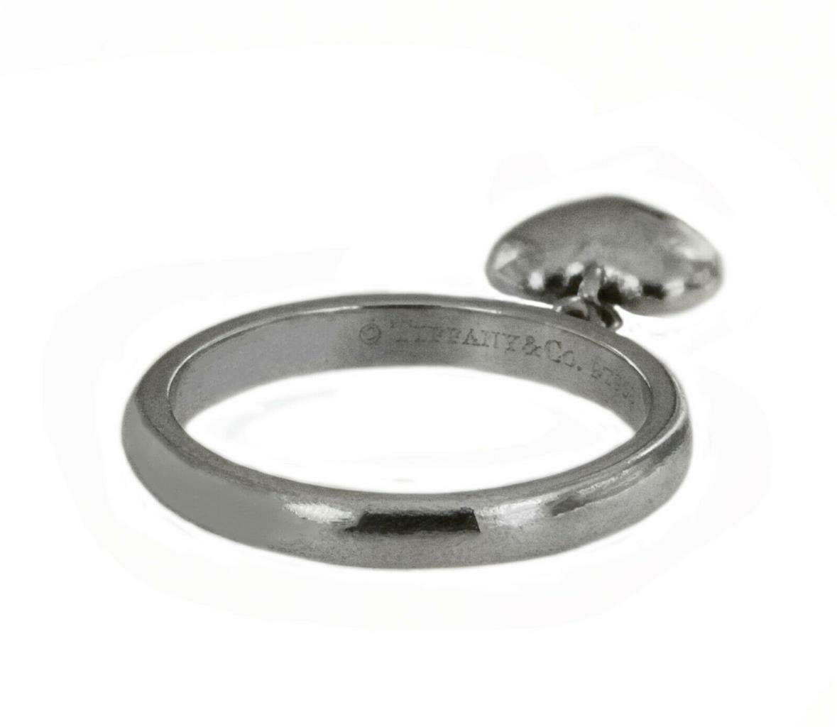 Good condition - Platinum - Band width: 2.7mm
- Ring size: 7
- Diamond: 0.17ct
- Comes with Tiffany box