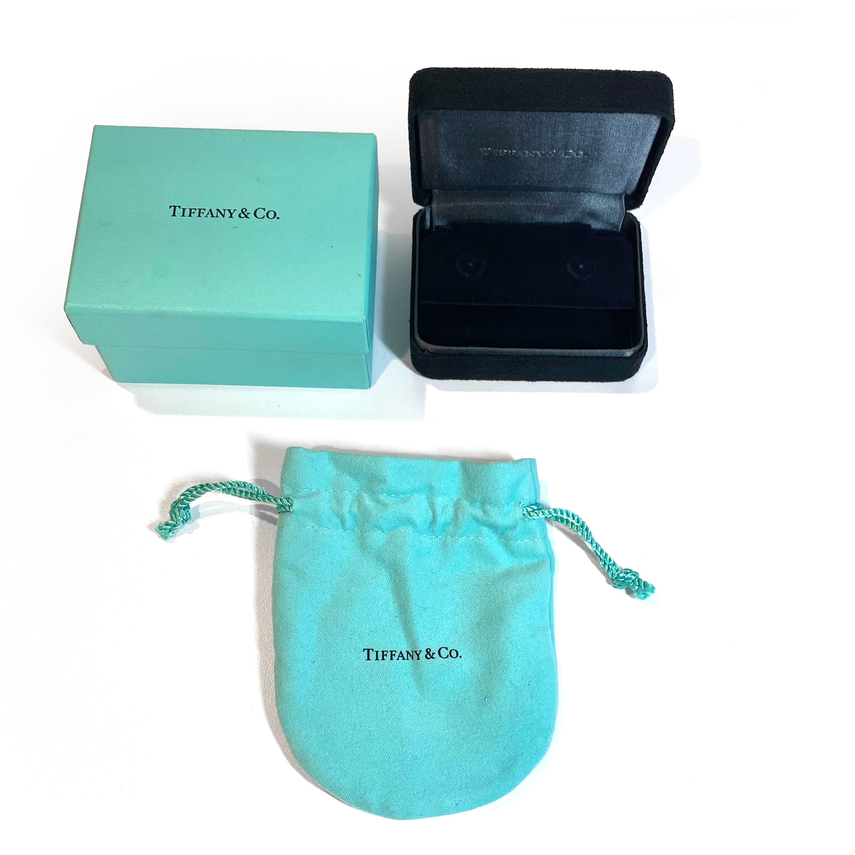 Tiffany & Co. Clous d'oreilles en platine avec diamant en forme de cœur de 0,57 carat 1