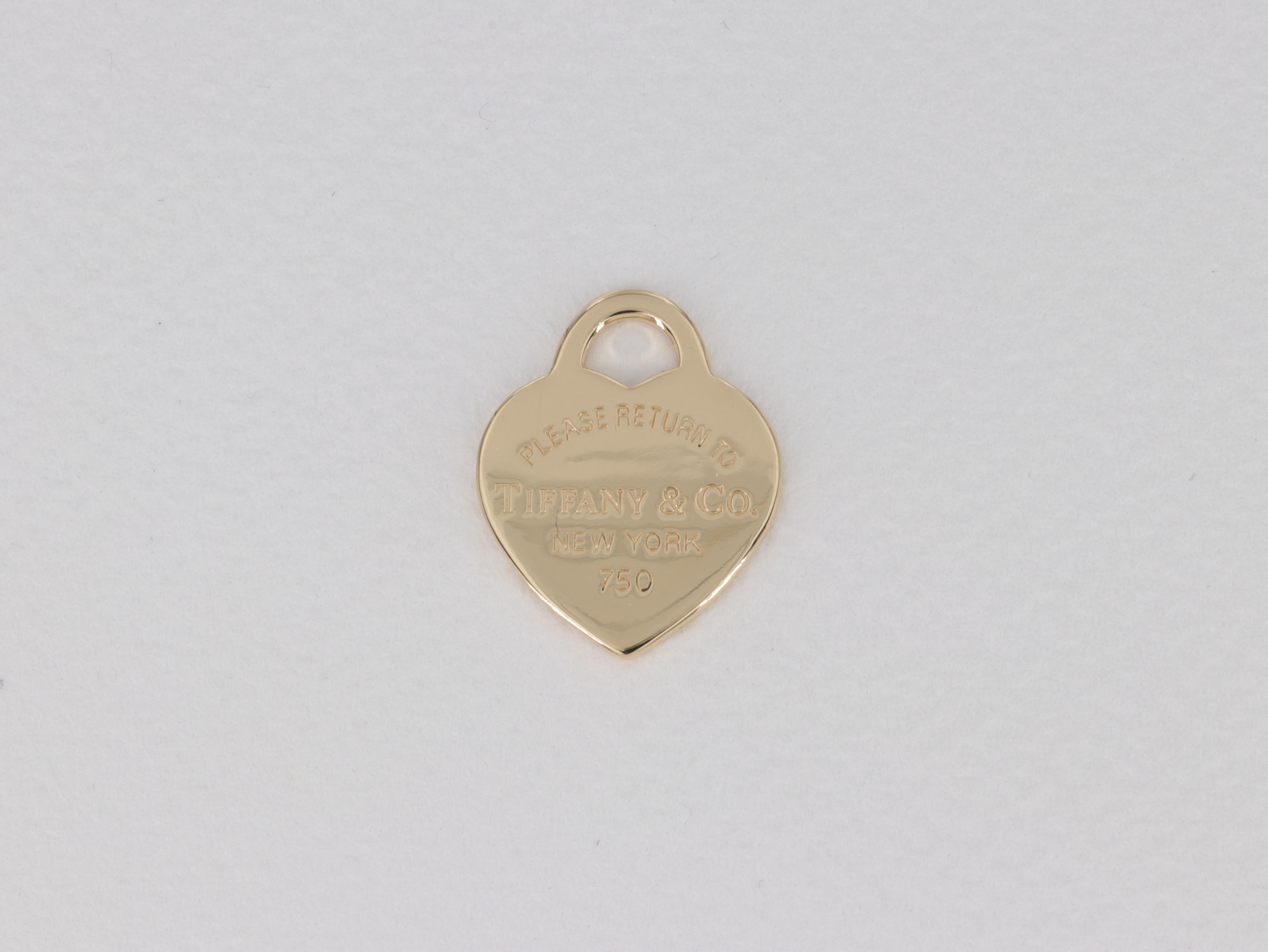 Tiffany & Co. Ciondolo a forma di cuore, taglia piccola in oro giallo 18 carati

Misura circa 19,75 mm di altezza e 15,90 mm di larghezza.