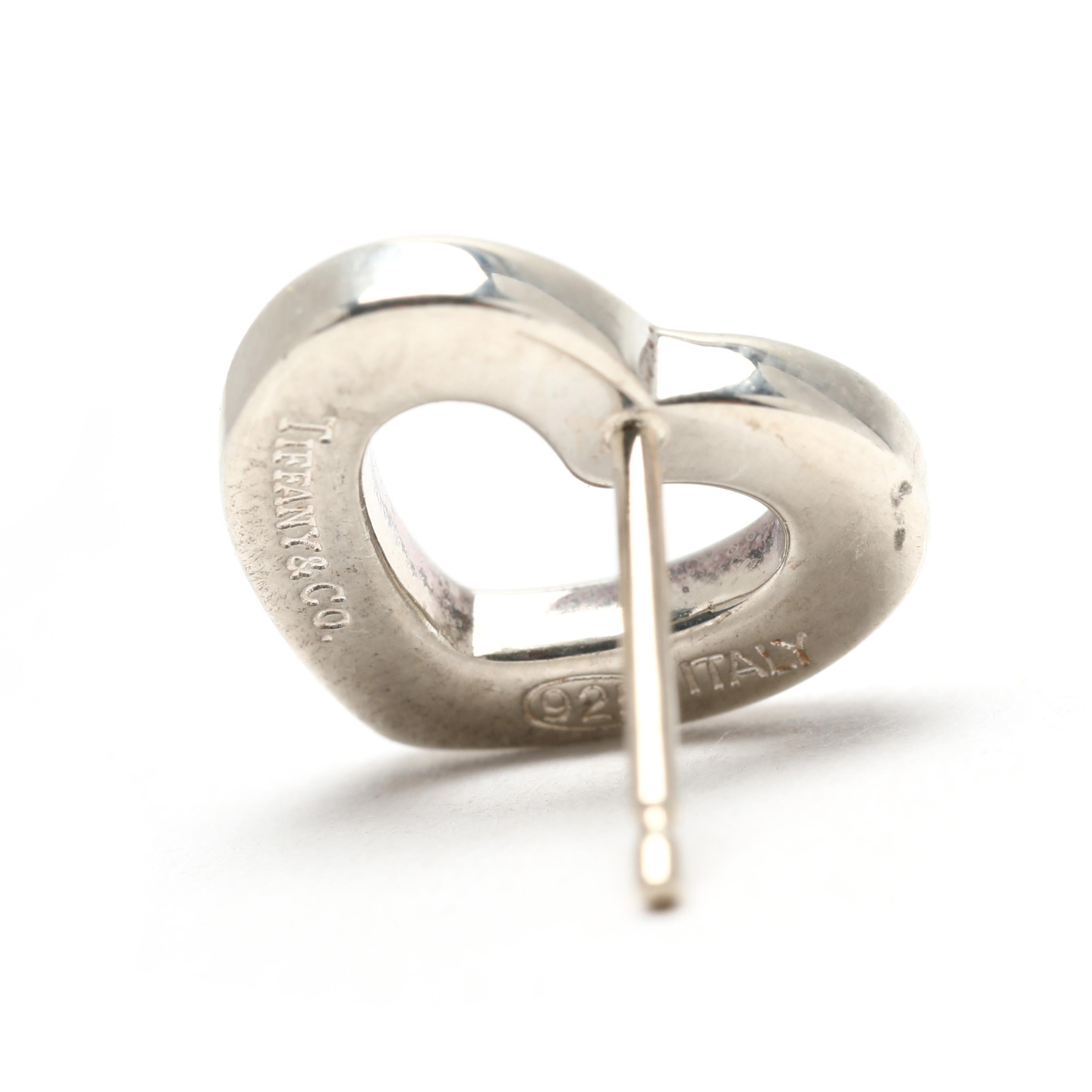 Tiffany & Co. Boucles d'oreilles en forme de cœur, en argent, longueur 11,8 mm Bon état à McLeansville, NC