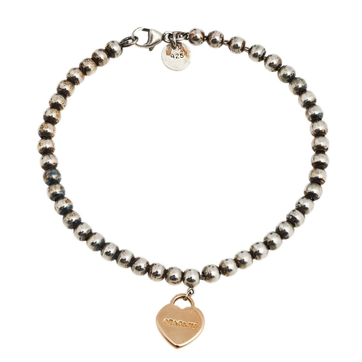 Offering the perfect blend of elegant style and timeless luxury, this Tiffany & Co. Return To Tiffany bracelet is sure to get love and attention each time you wear it. Crafted from silver, the piece carries an 18k rose gold heart tag detailed with