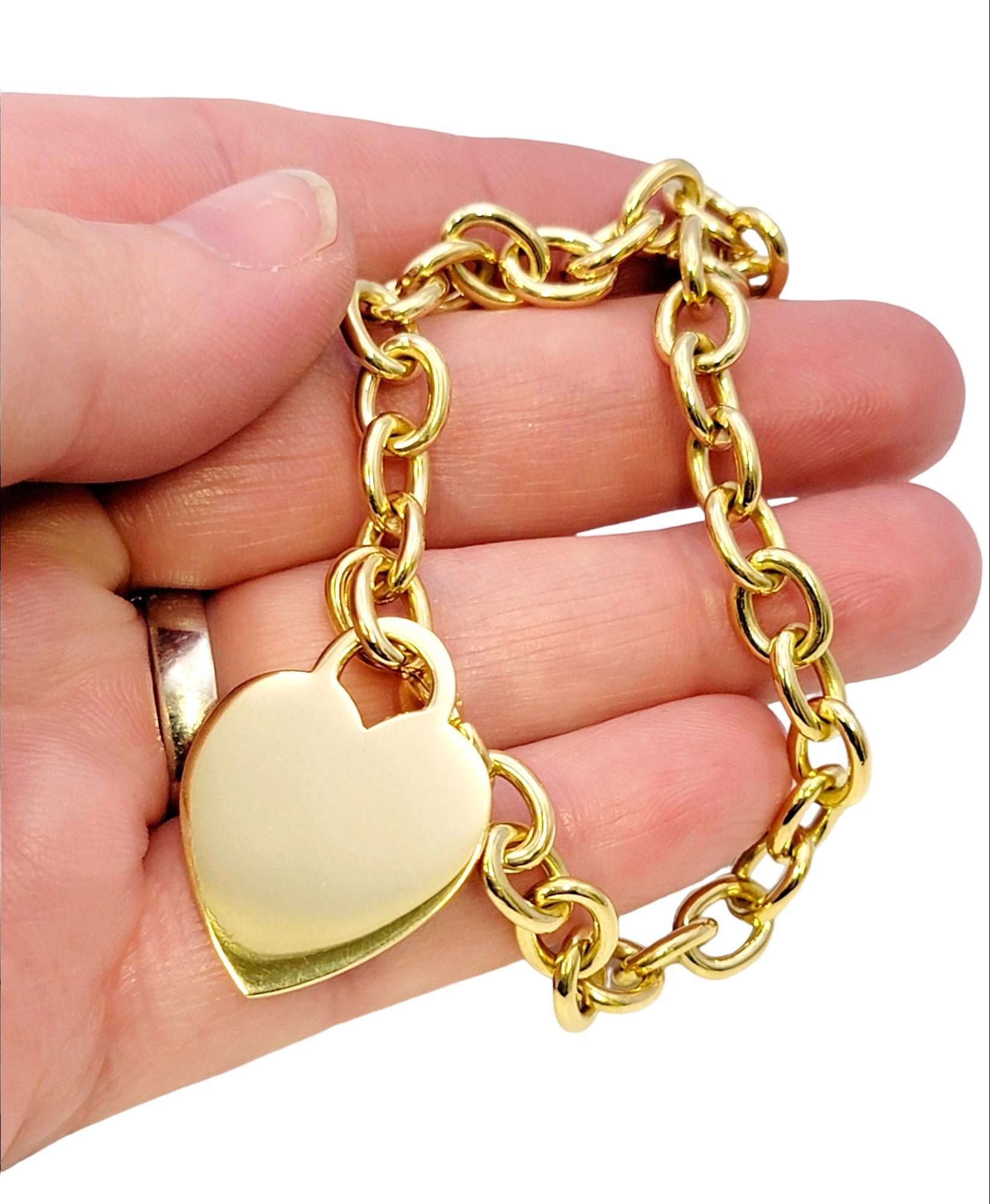 Tiffany & Co. Bracelet à maillons avec étiquette en forme de cœur en or jaune poli 18 carats en vente 5